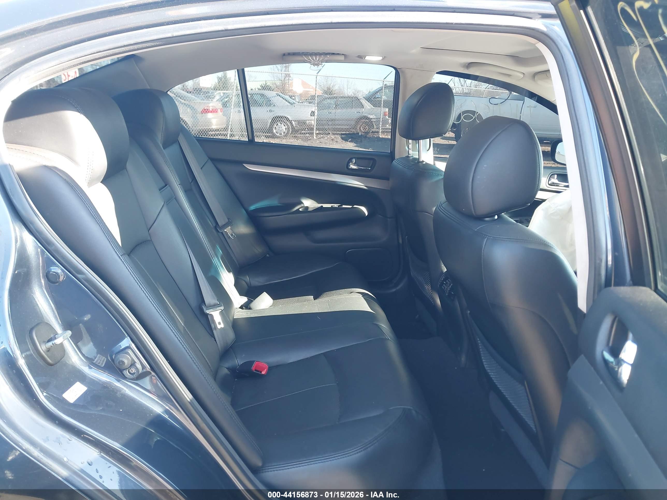 INFINITI G37 image 8