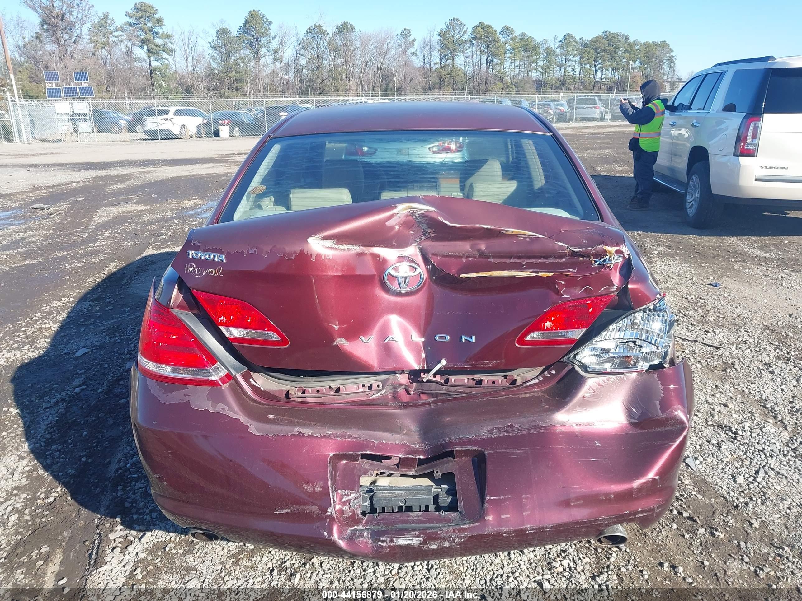 TOYOTA AVALON image 6