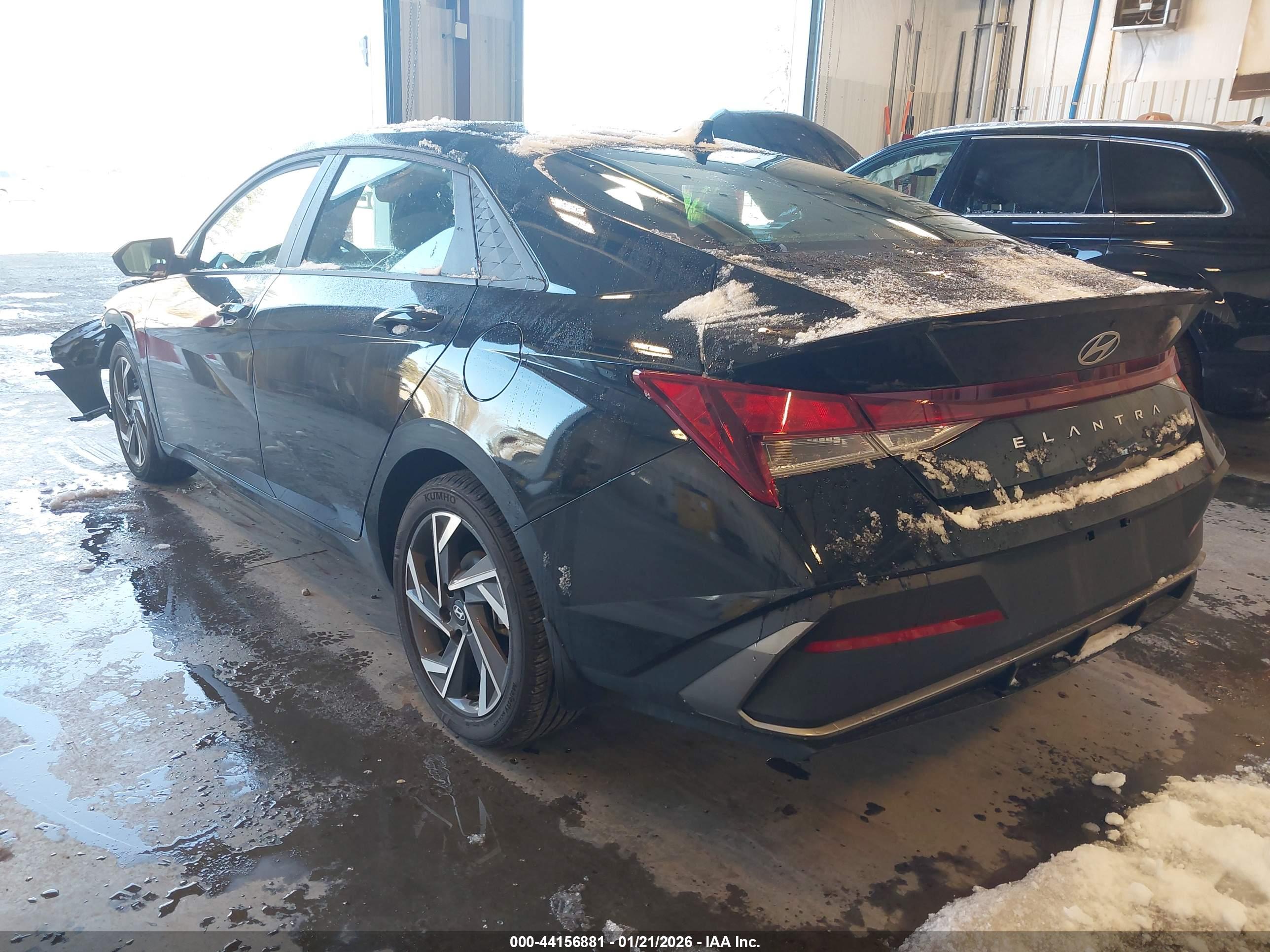 HYUNDAI ELANTRA image 3