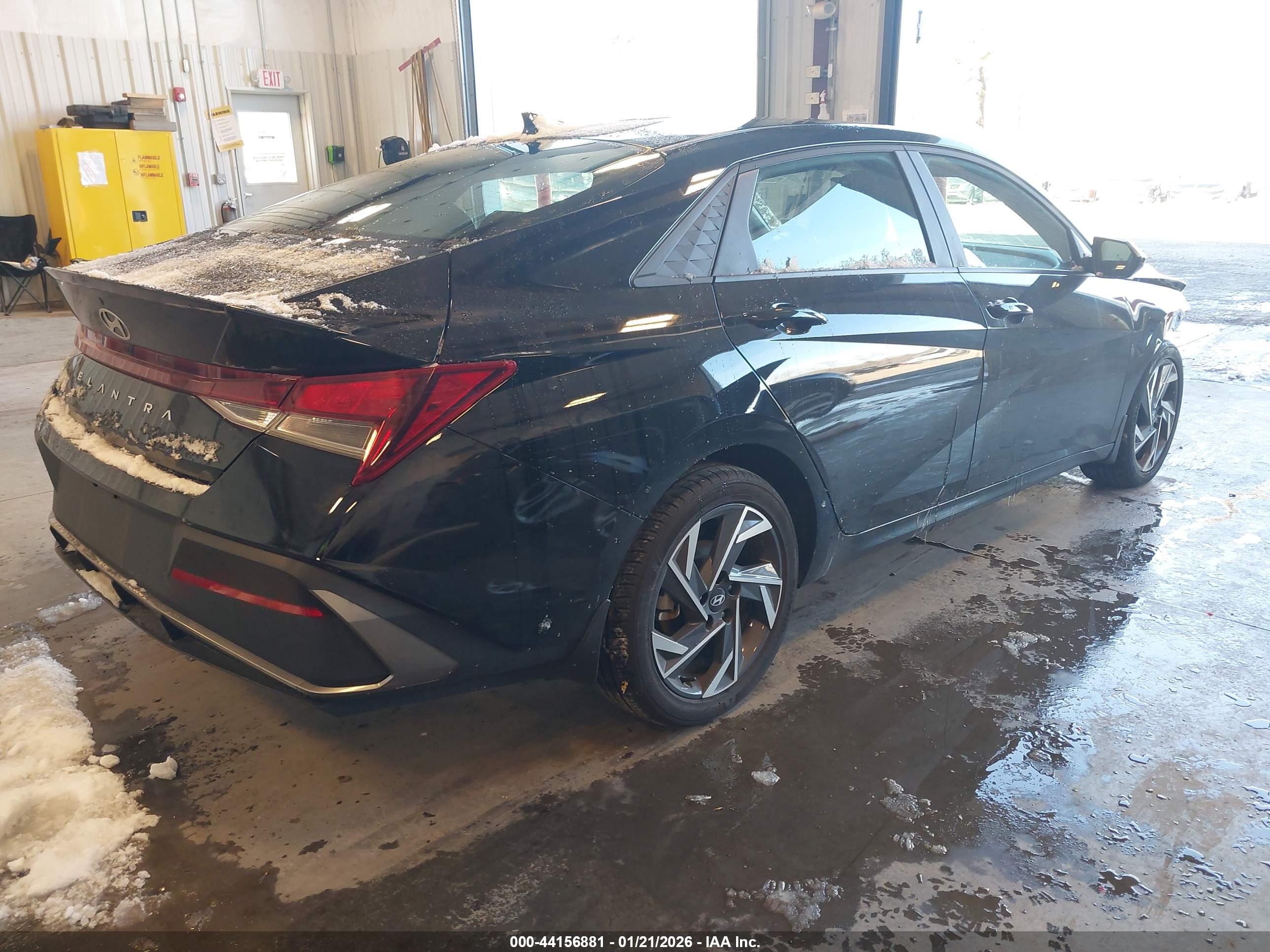HYUNDAI ELANTRA image 4