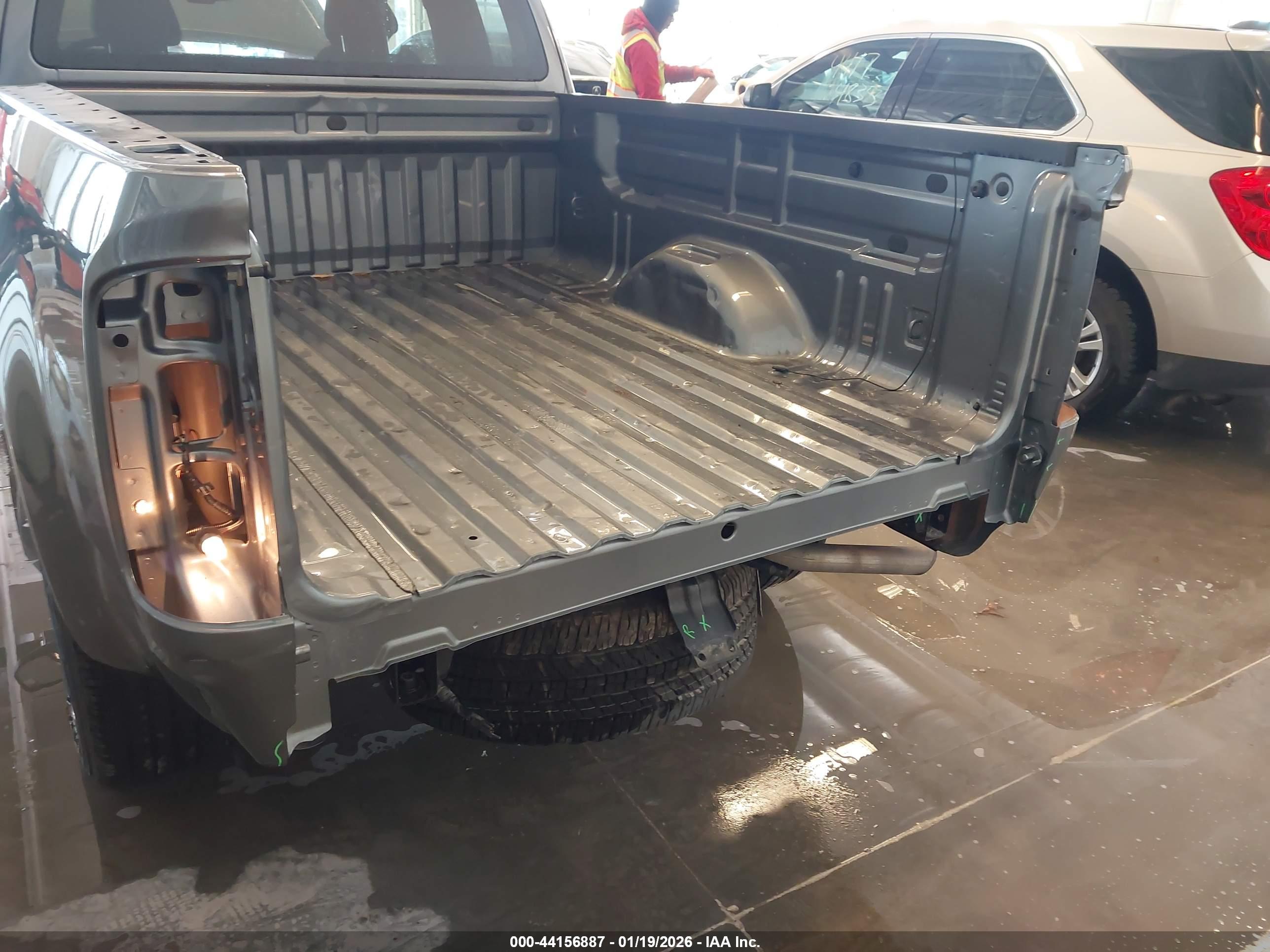 CHEVROLET COLORADO image 6