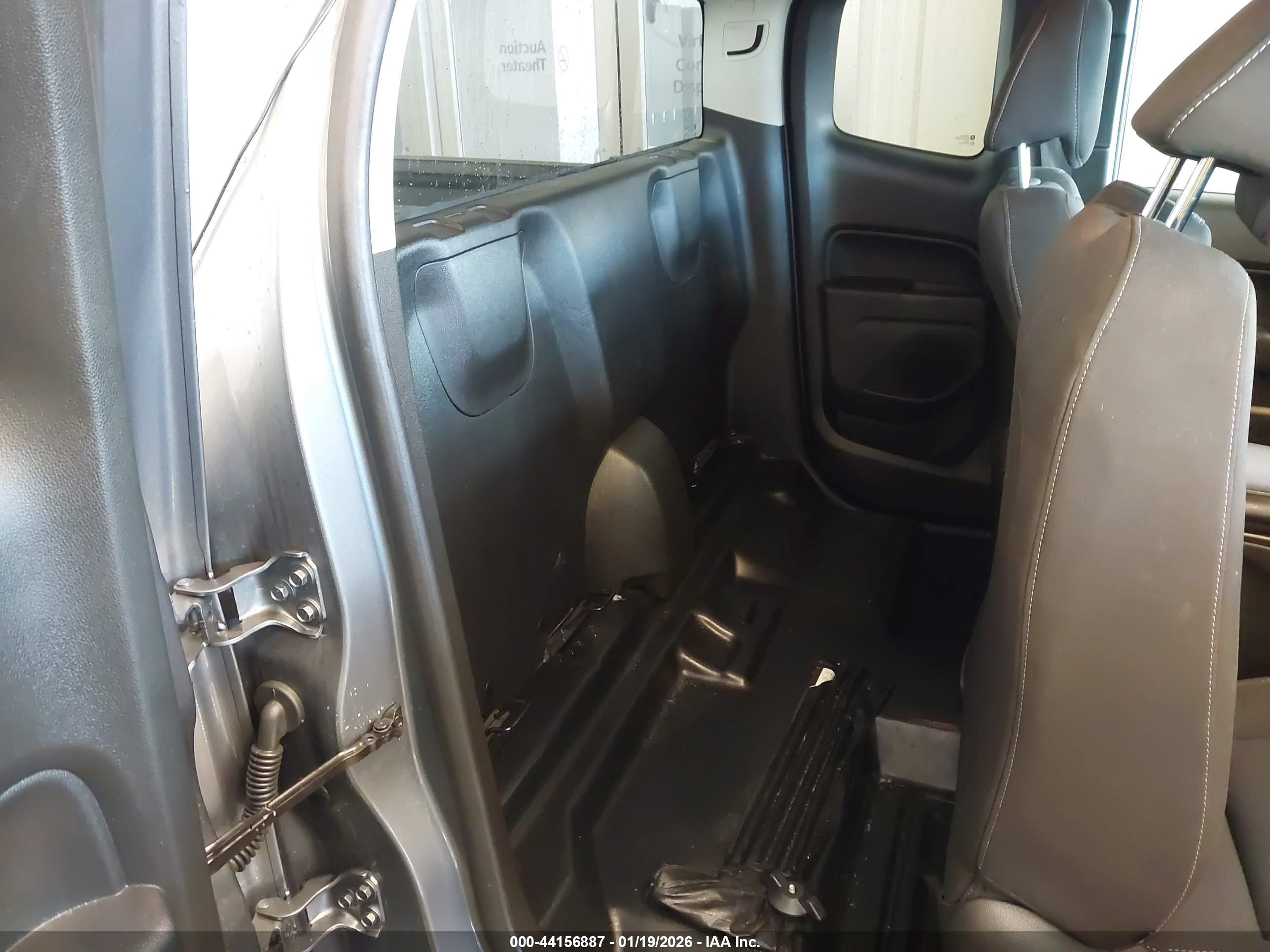 CHEVROLET COLORADO image 8
