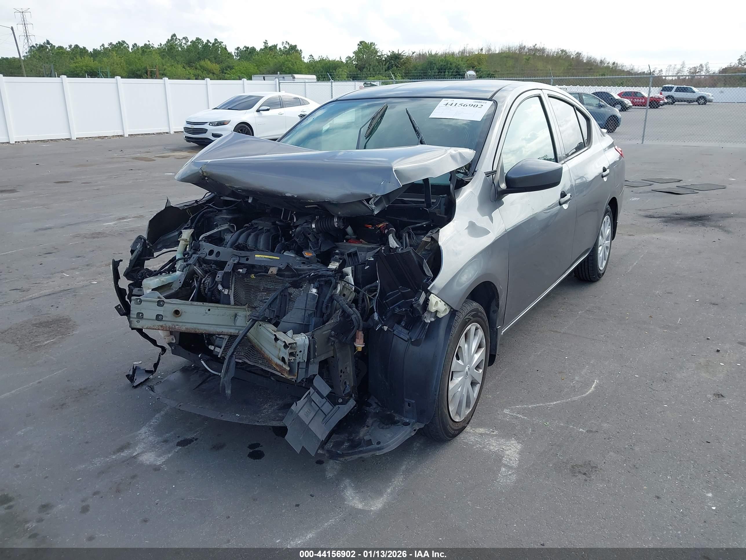NISSAN VERSA image 2