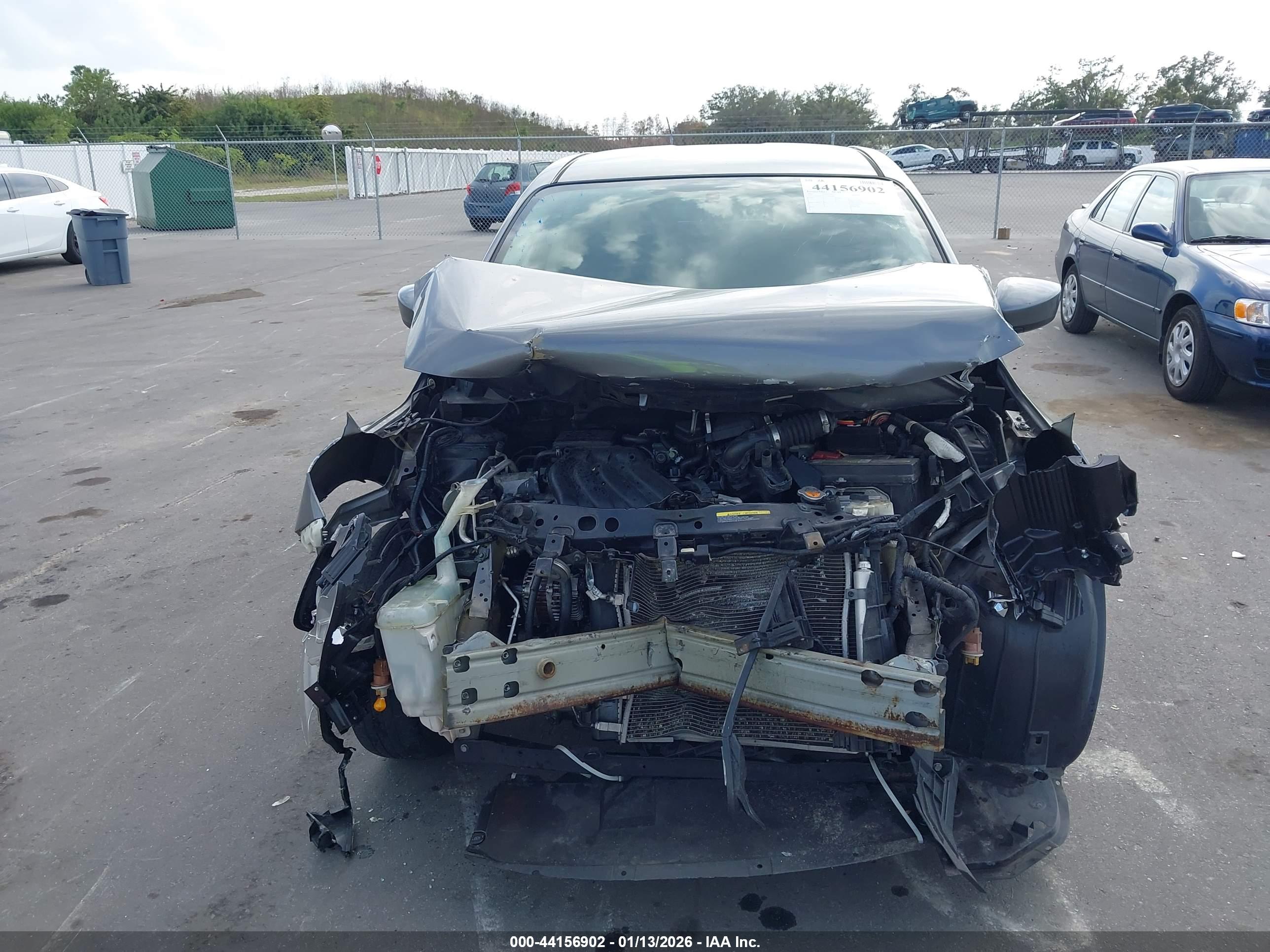 NISSAN VERSA image 6