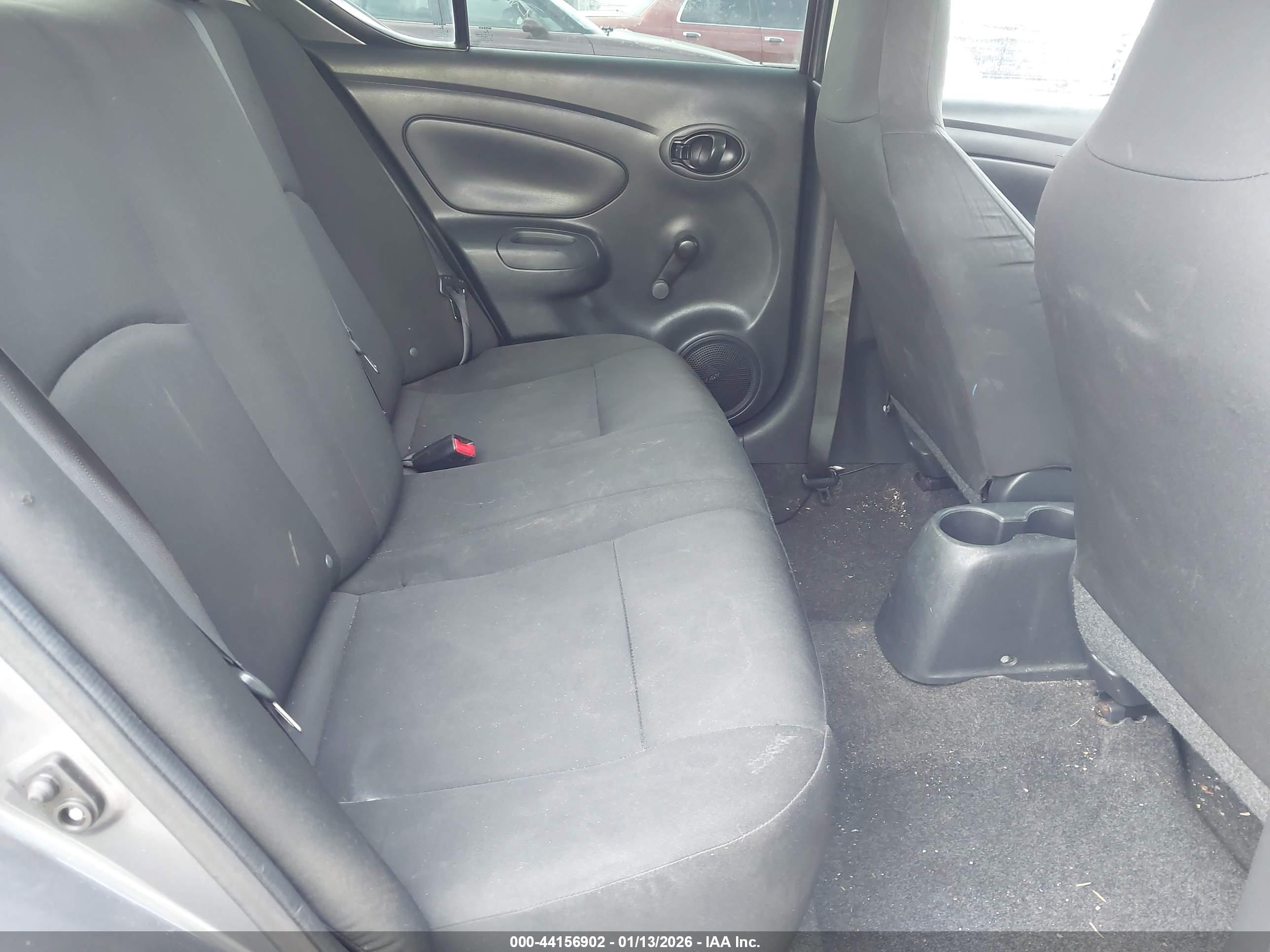 NISSAN VERSA image 8