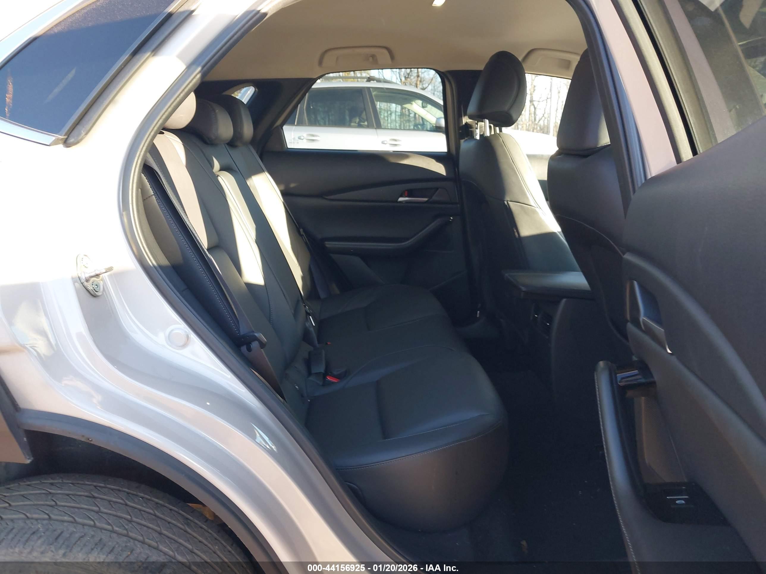 MAZDA CX-30 image 8
