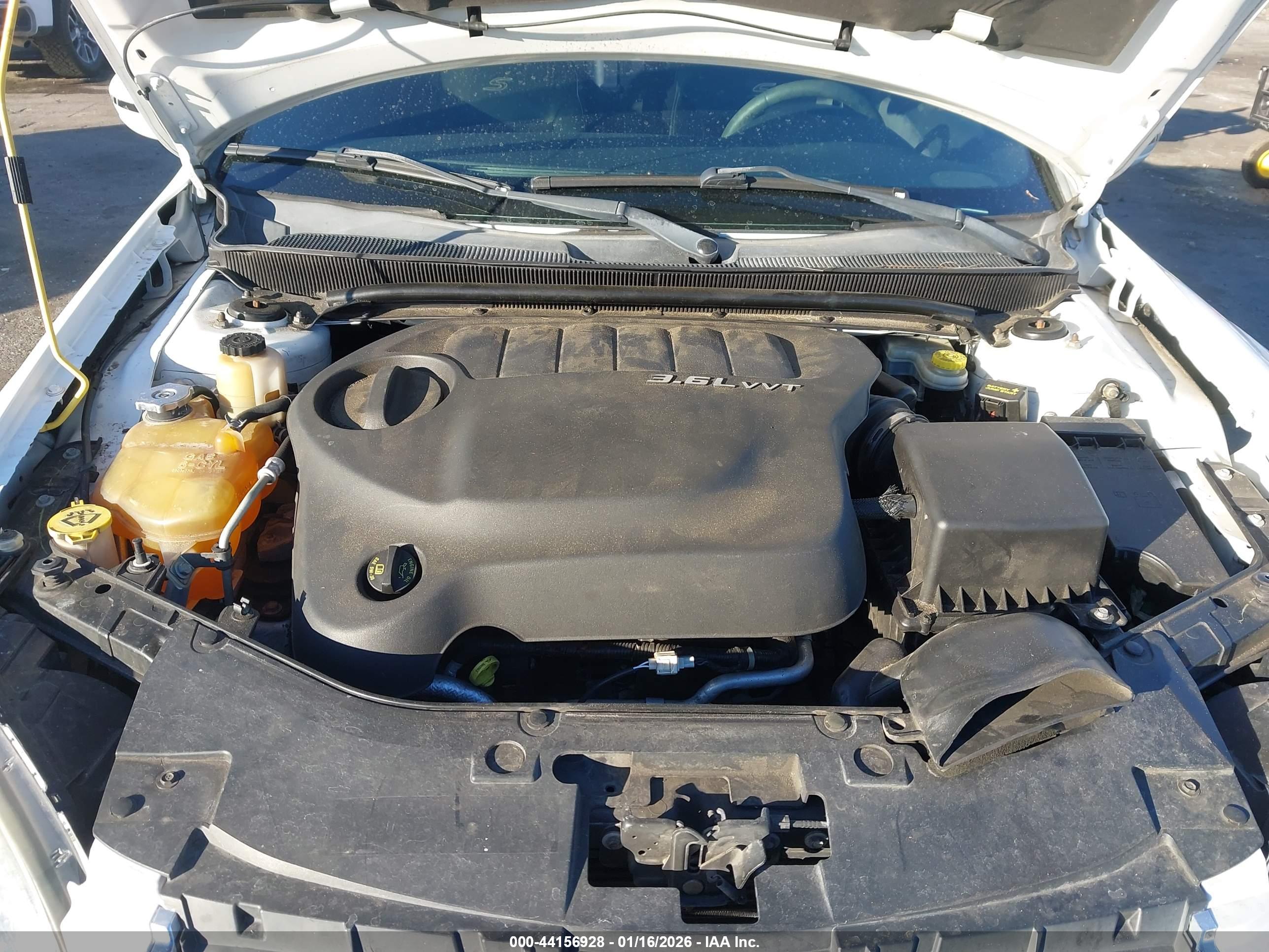 CHRYSLER 200 image 10