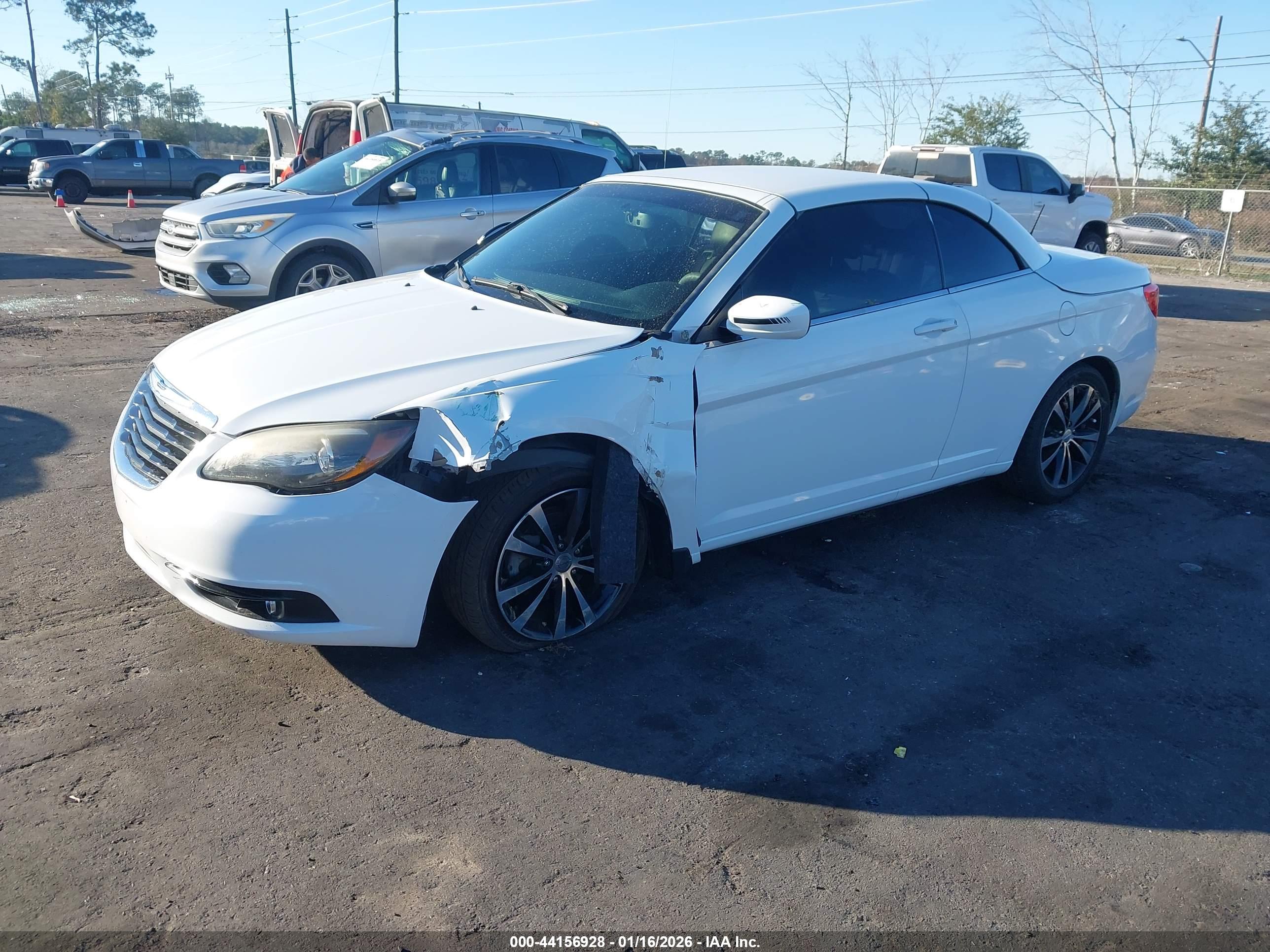 CHRYSLER 200 image 2