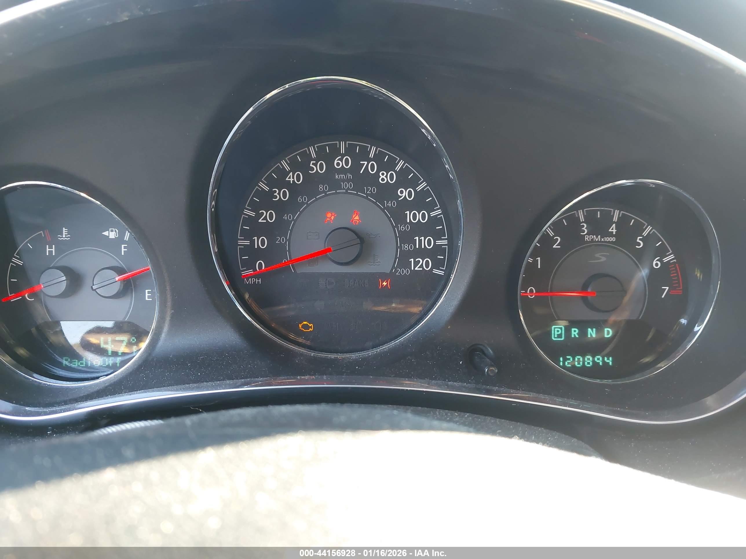 CHRYSLER 200 image 7