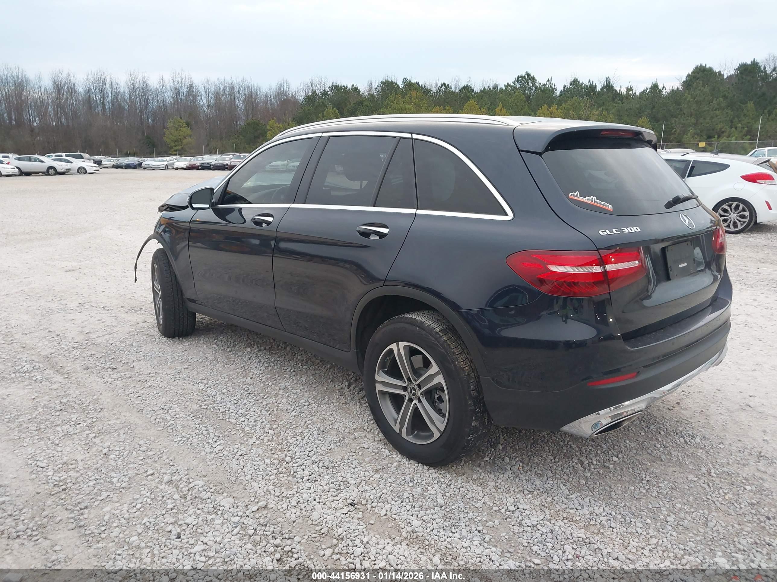 MERCEDES-BENZ GLC image 3