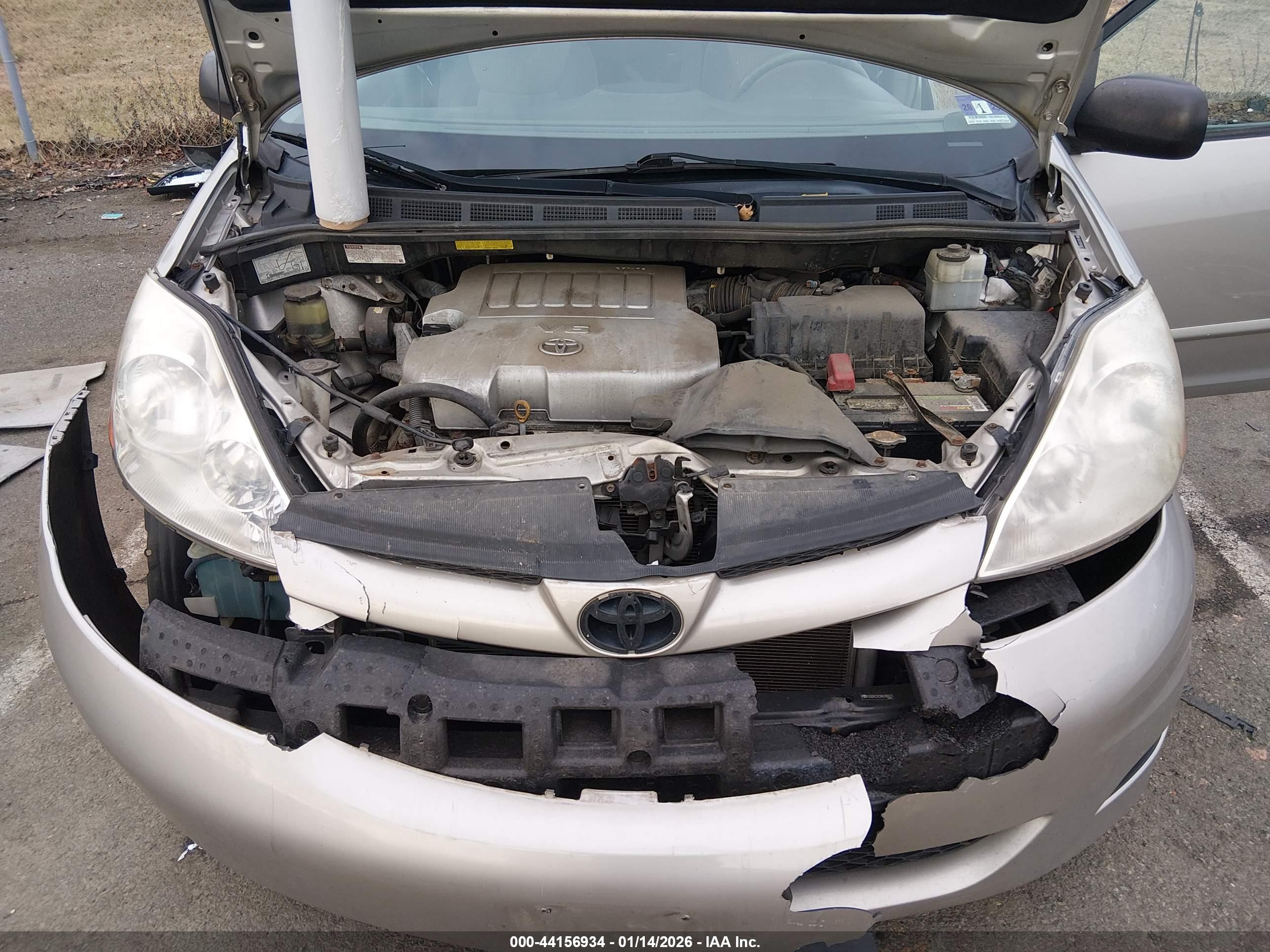 TOYOTA SIENNA image 10