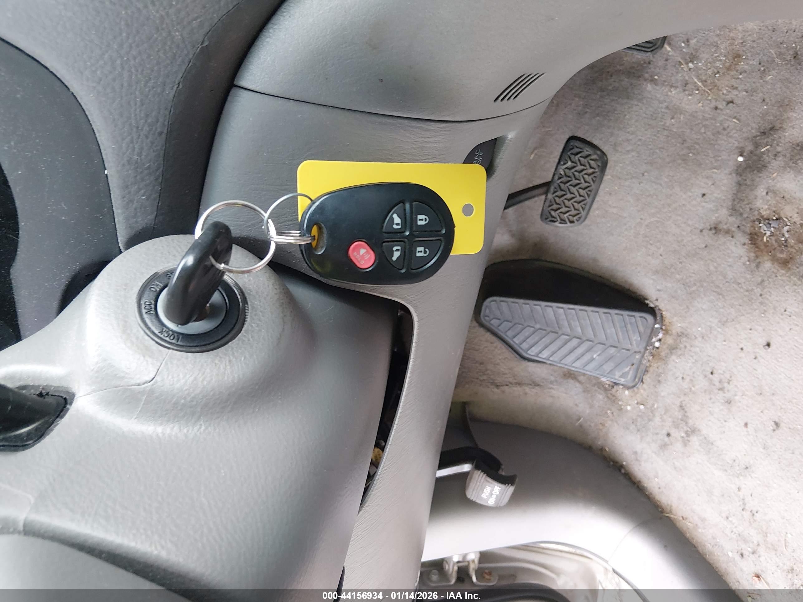 TOYOTA SIENNA image 11