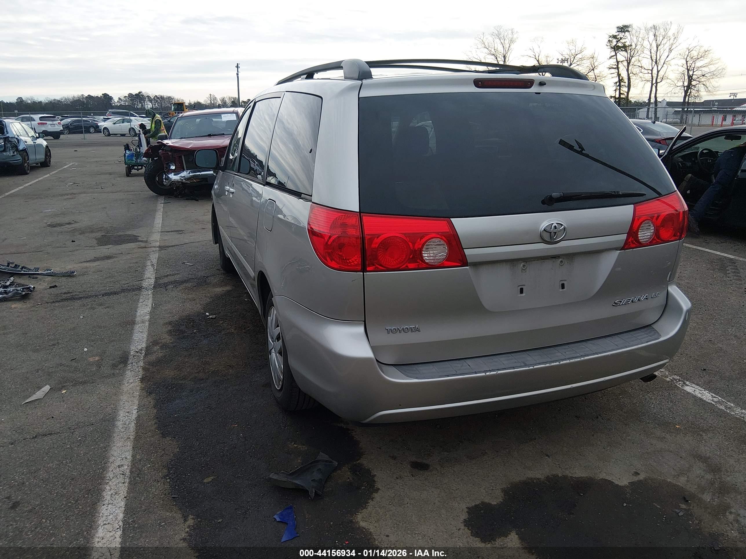 TOYOTA SIENNA image 3