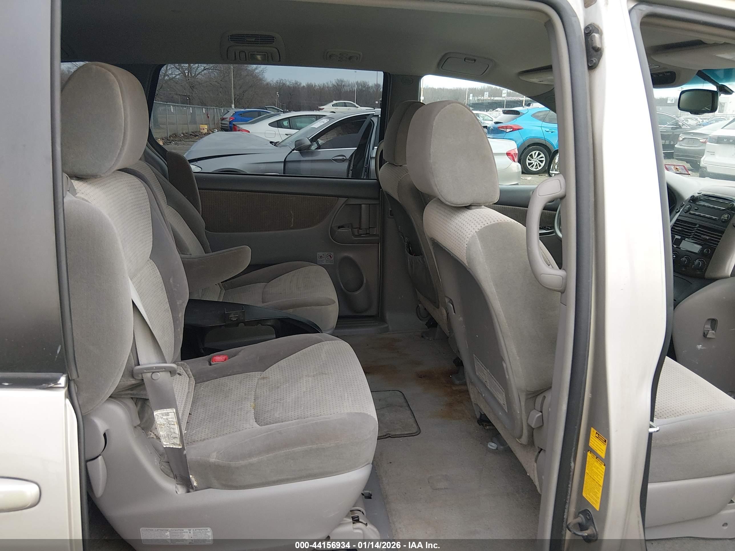 TOYOTA SIENNA image 5