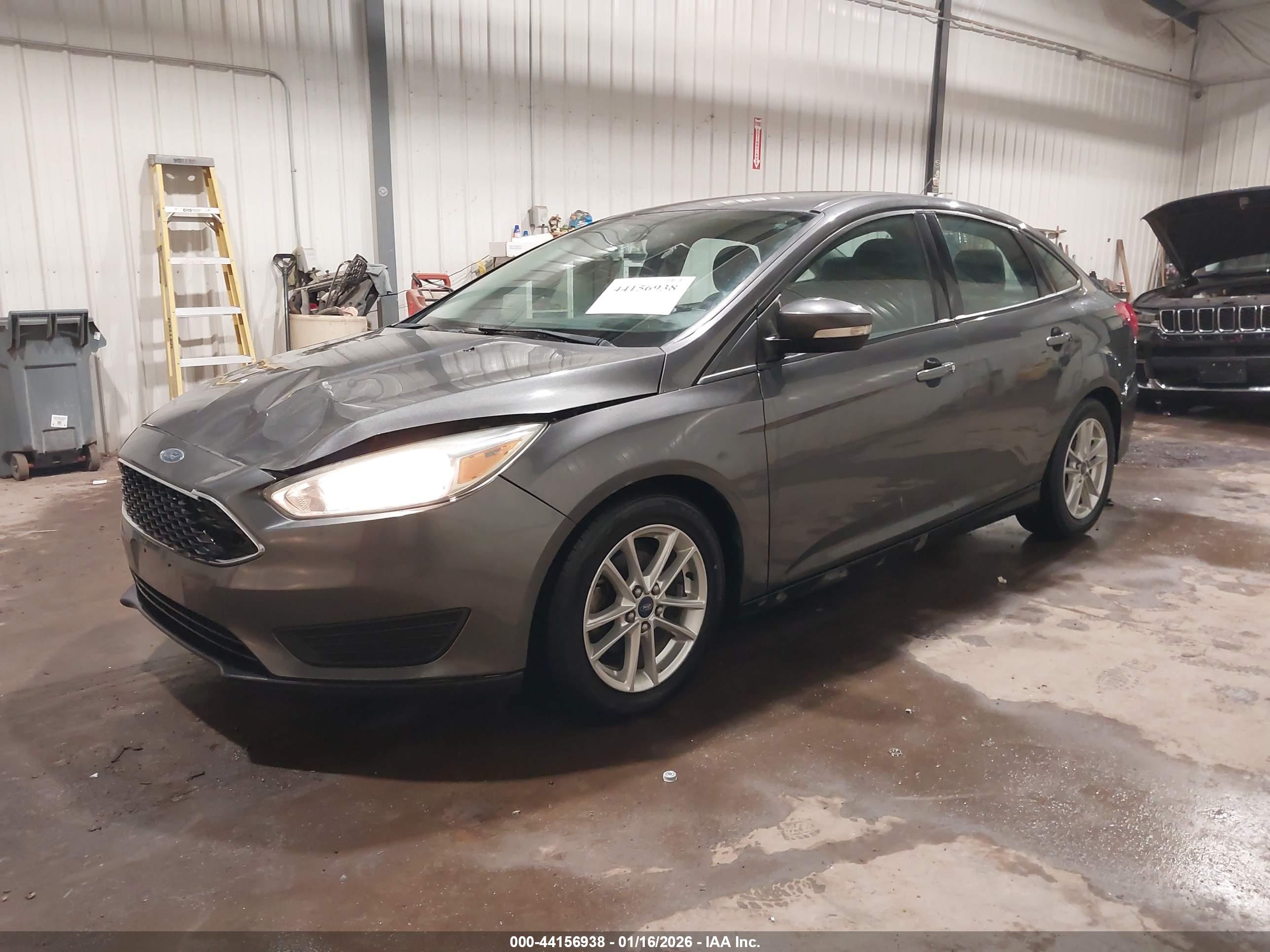 FORD FOCUS image 2