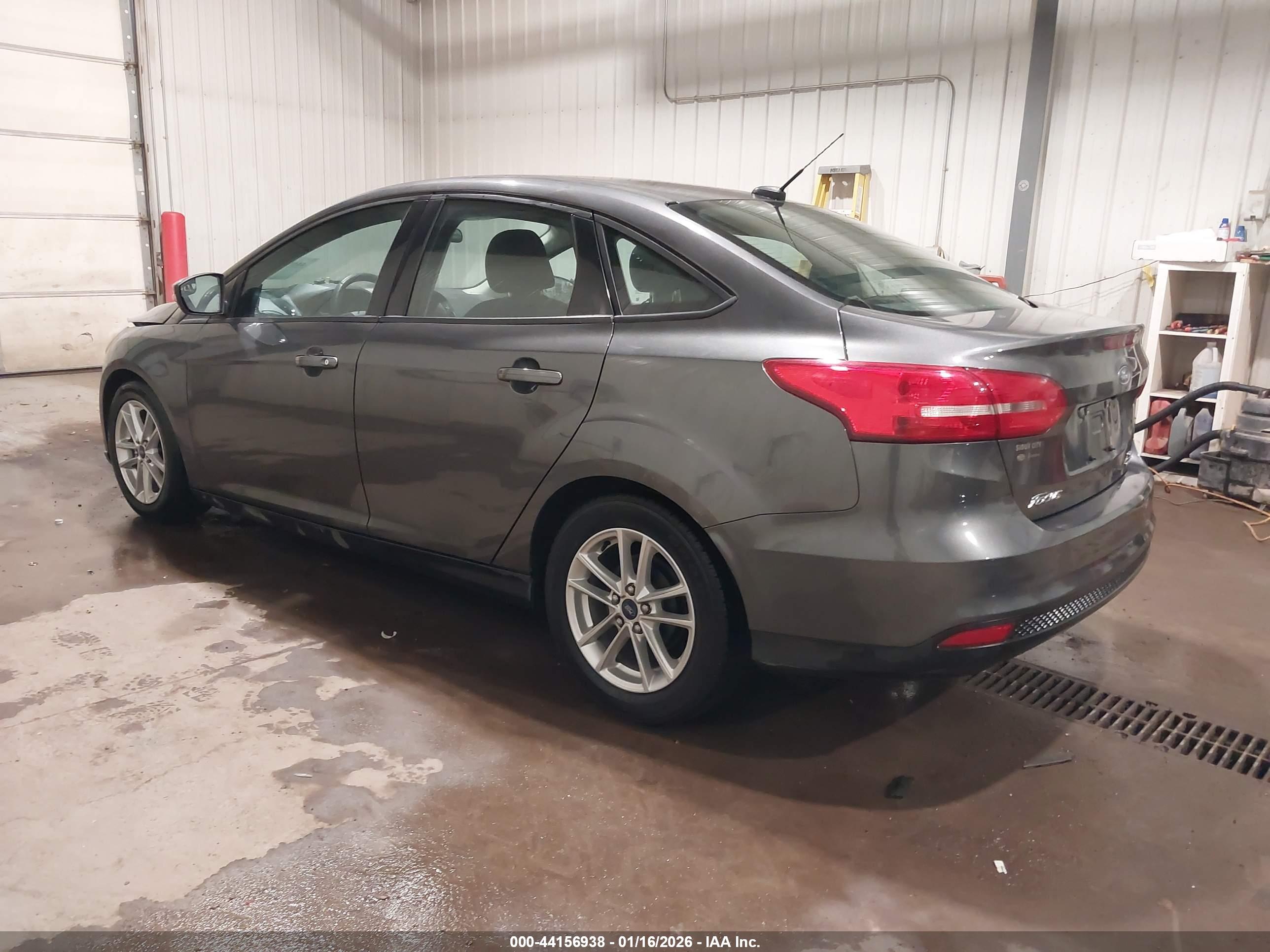 FORD FOCUS image 3