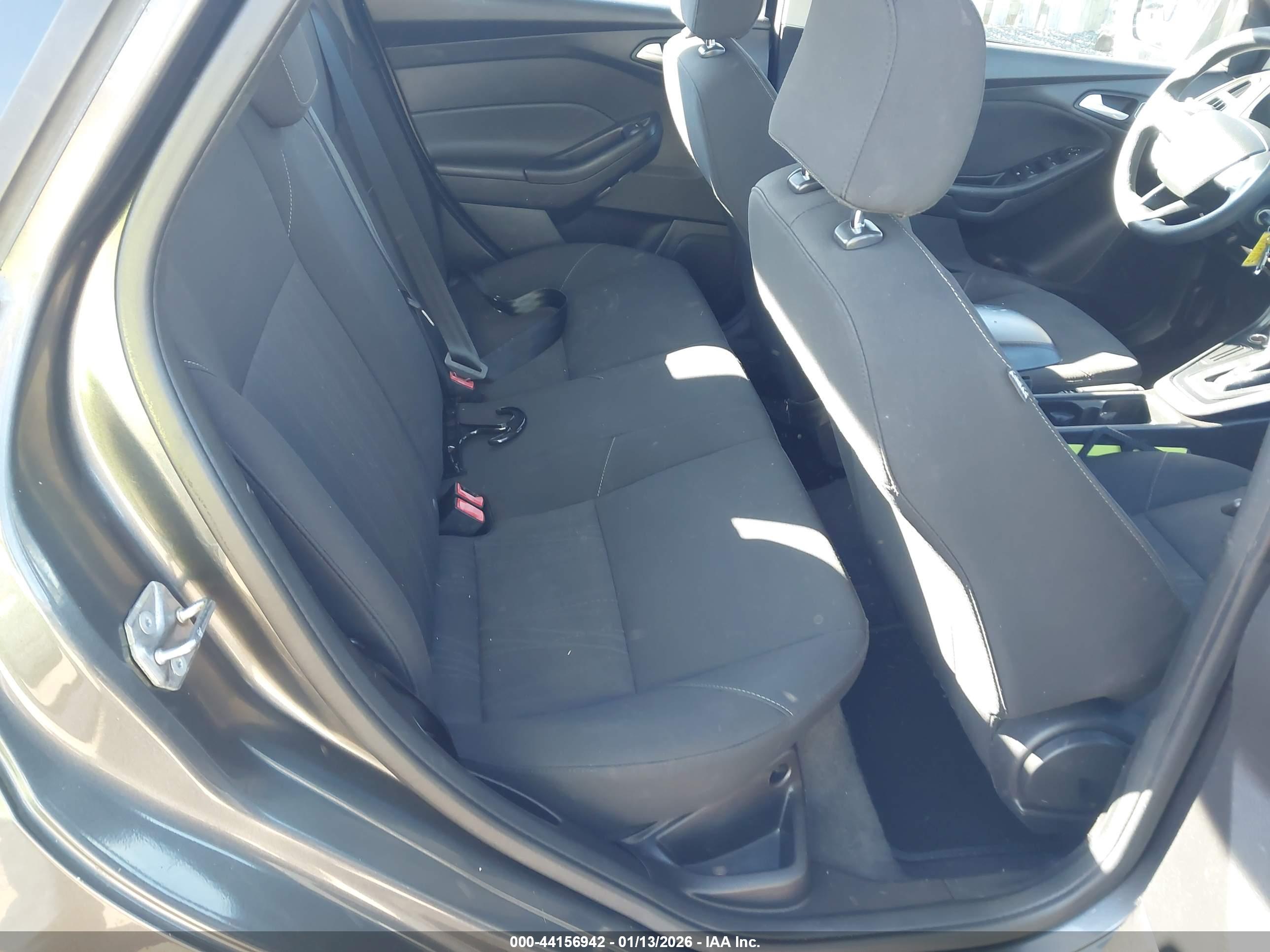FORD FOCUS image 8