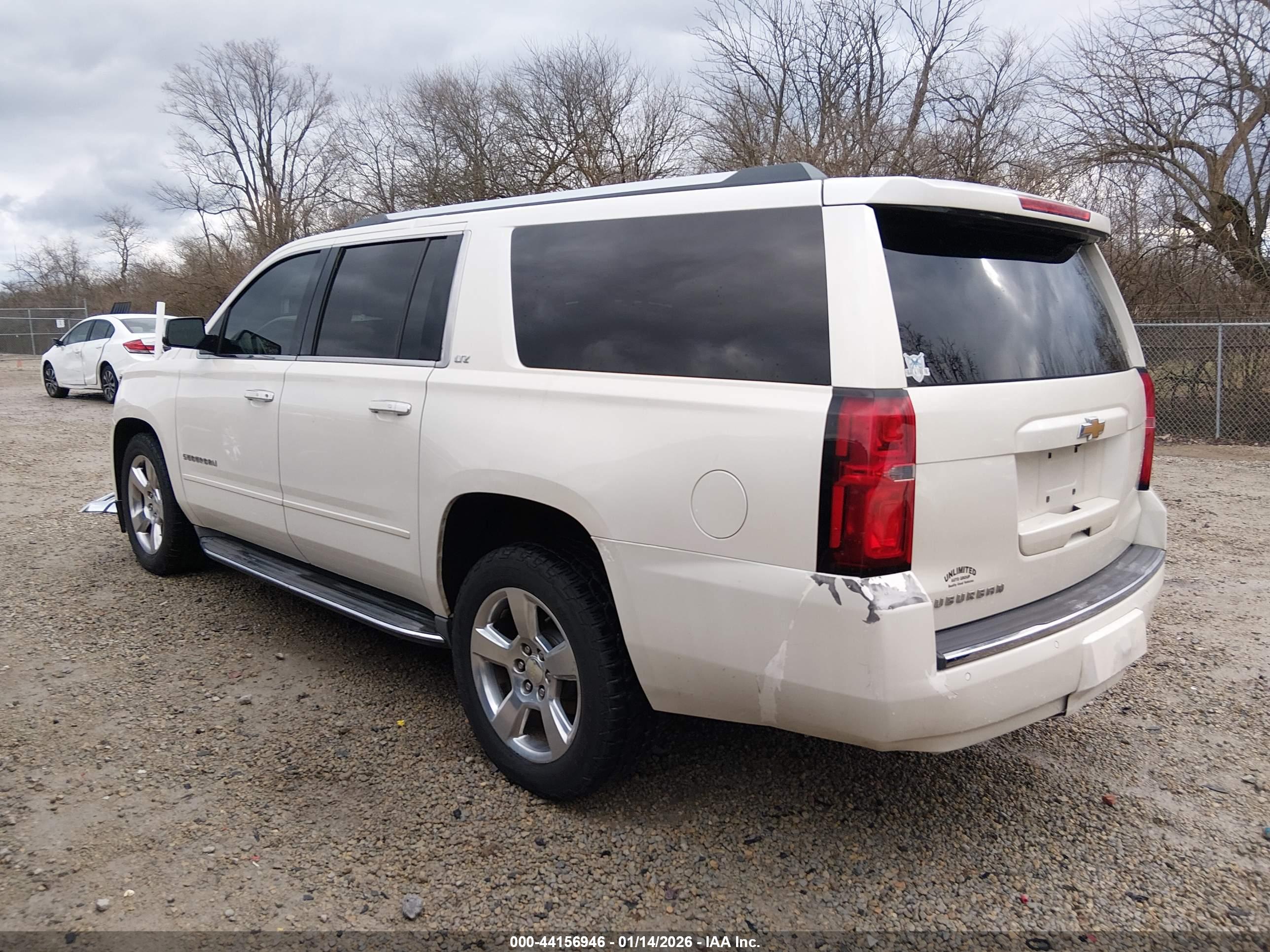 CHEVROLET SUBURBAN image 3