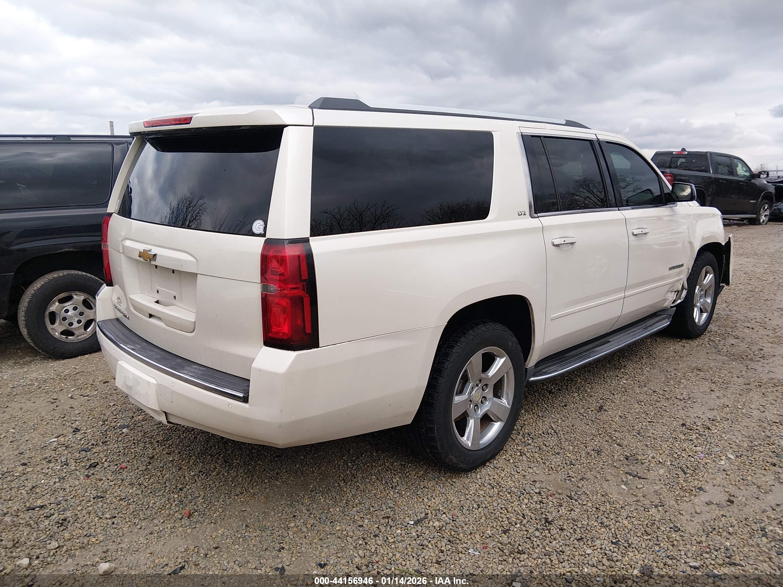 CHEVROLET SUBURBAN image 4