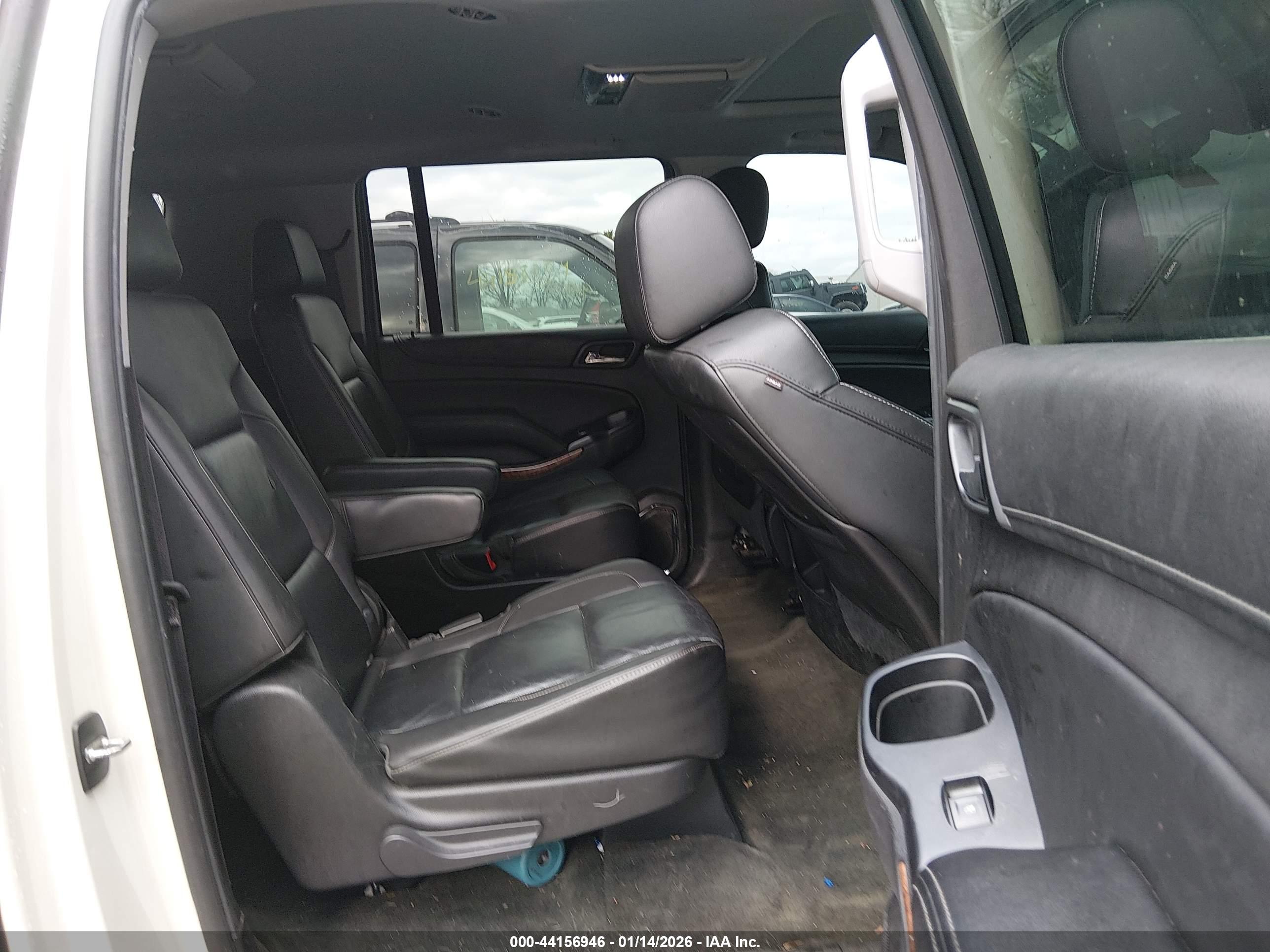CHEVROLET SUBURBAN image 8