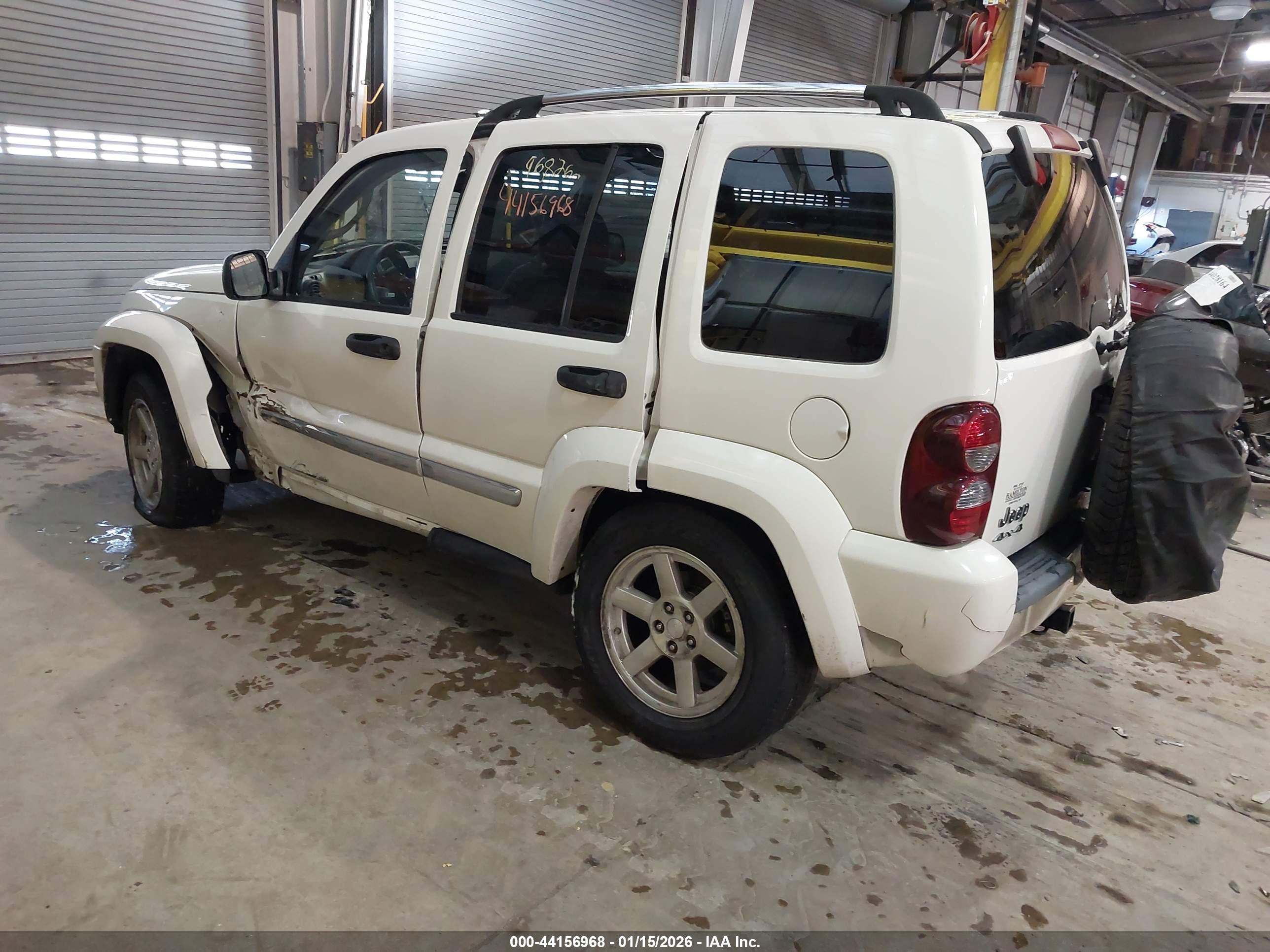 JEEP LIBERTY image 3