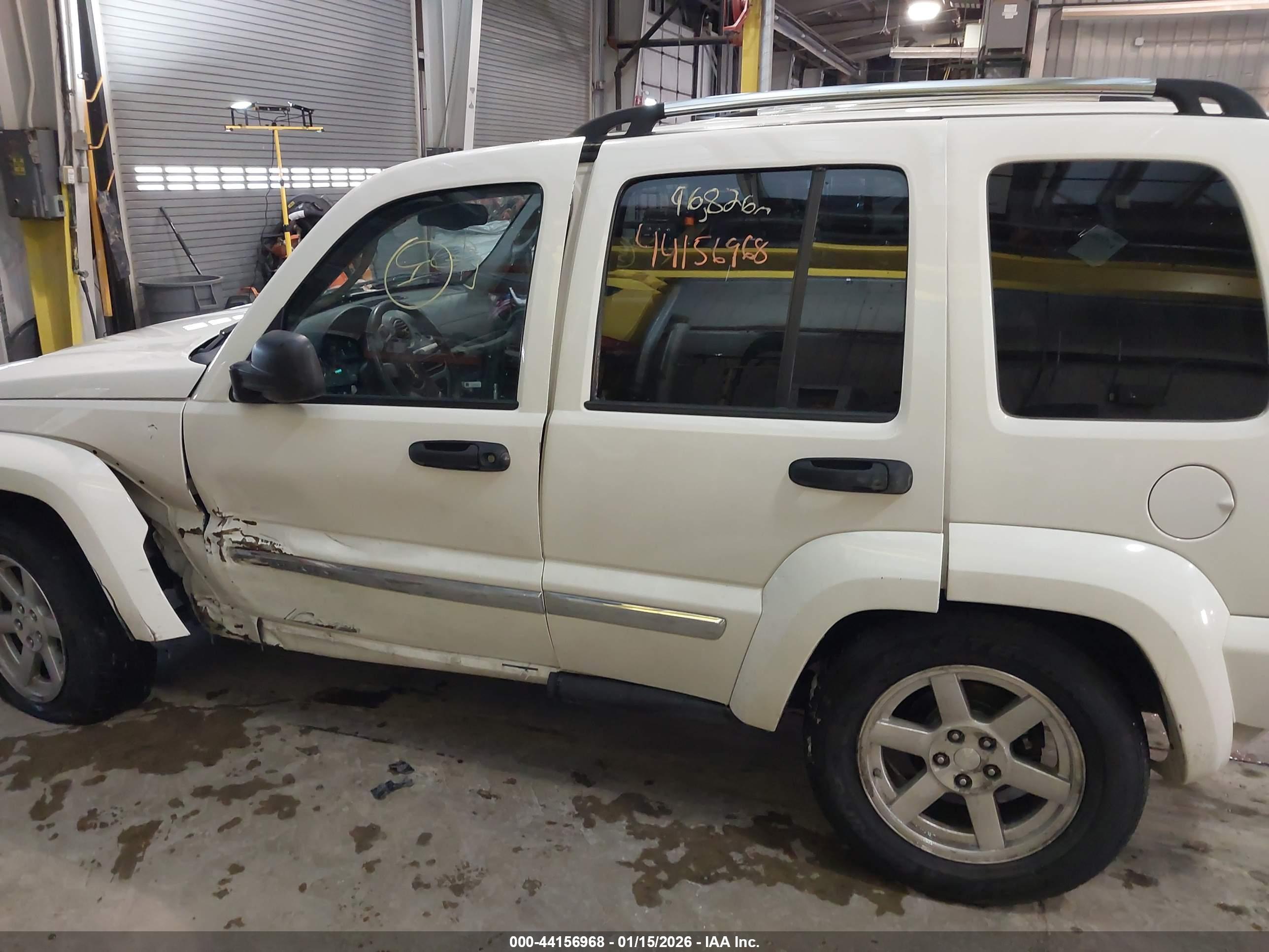 JEEP LIBERTY image 6