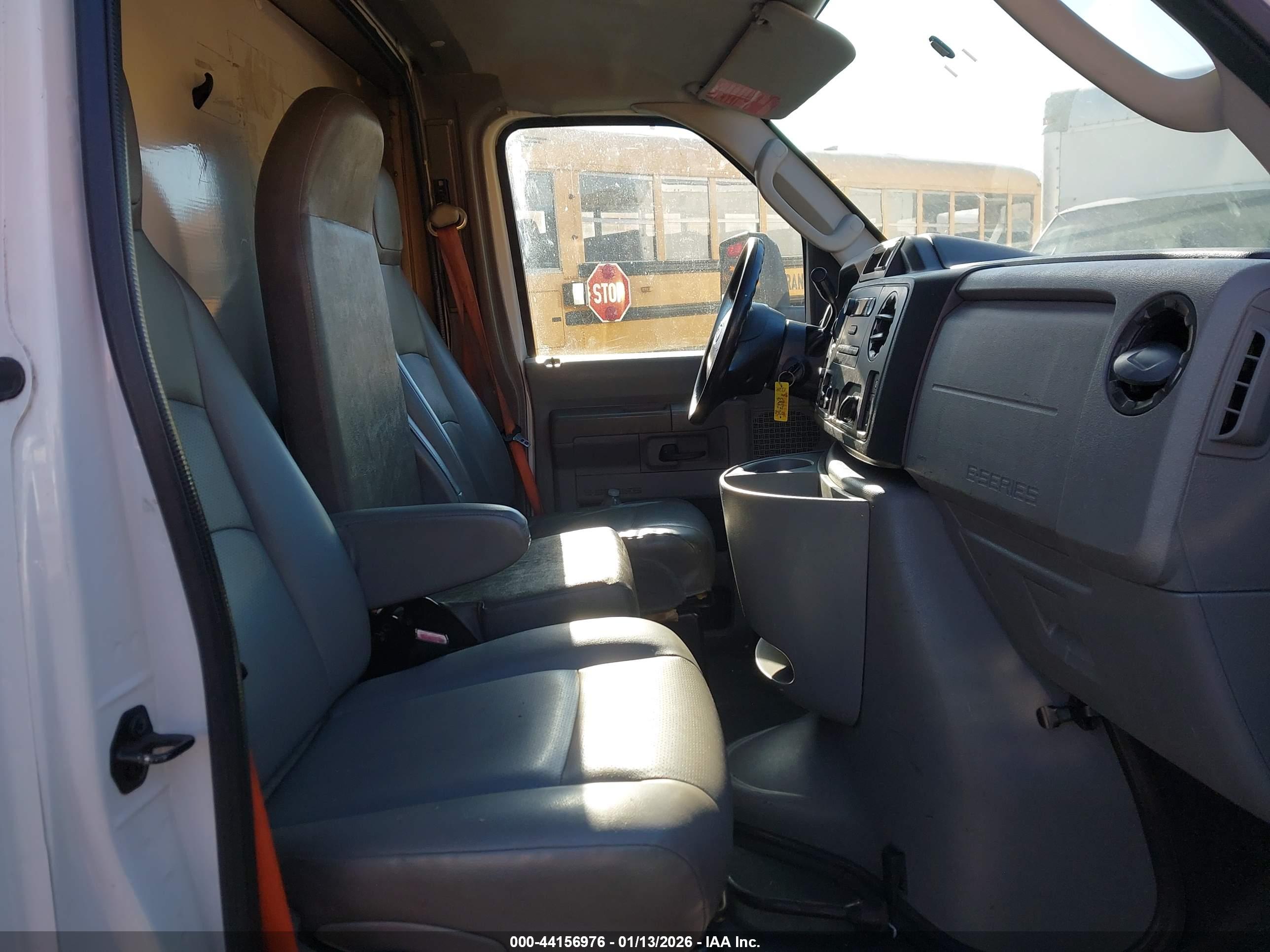 FORD E-350 image 7