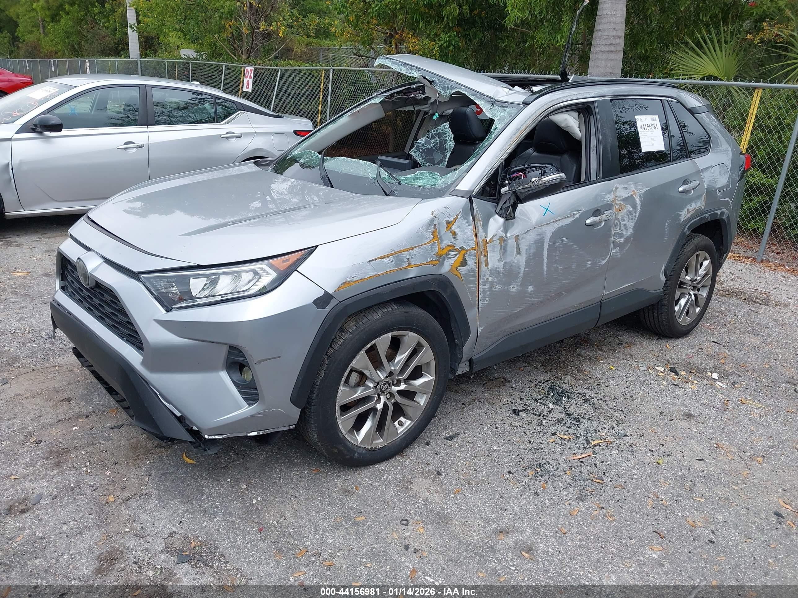 TOYOTA RAV4 image 2