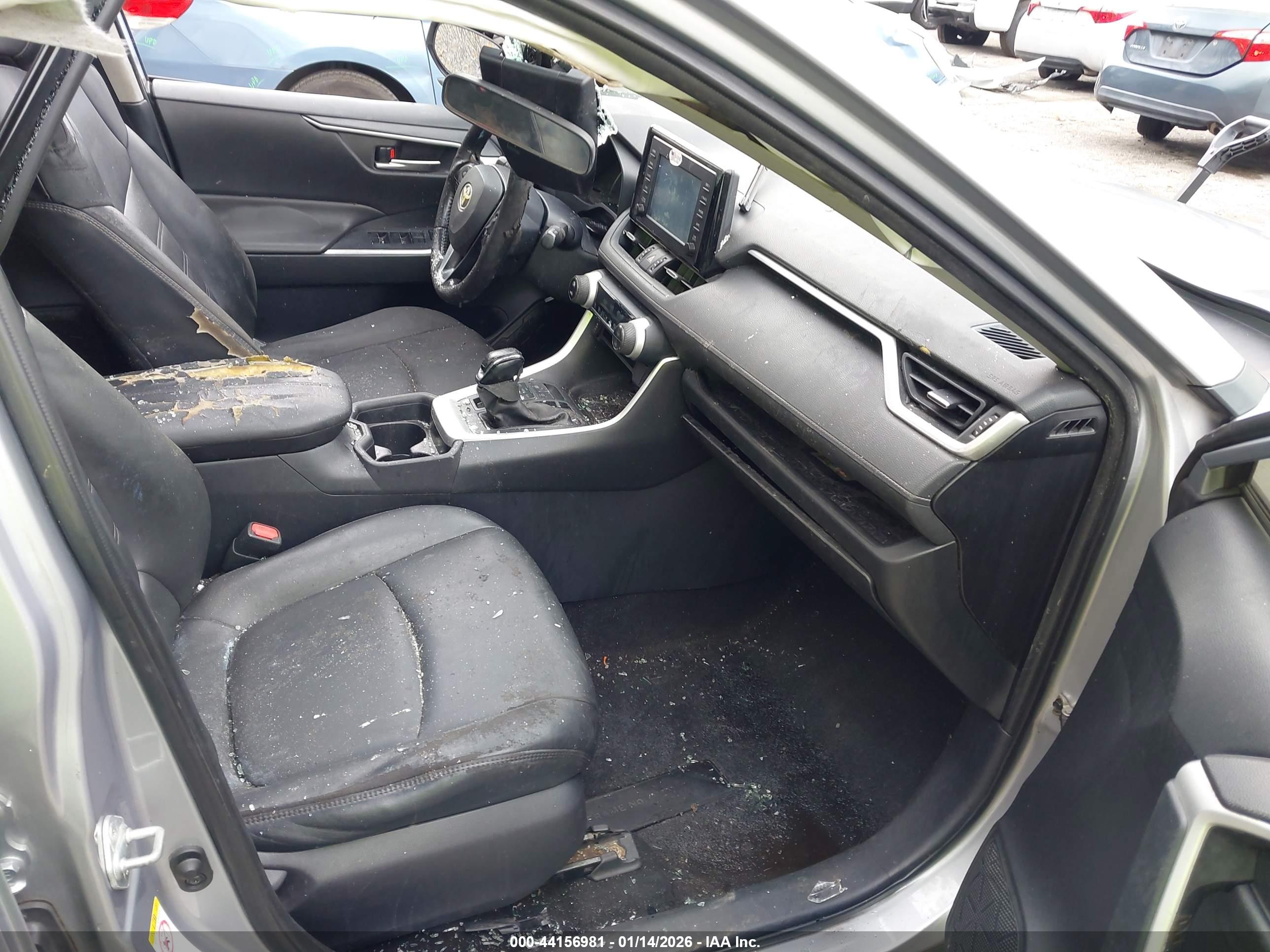 TOYOTA RAV4 image 5