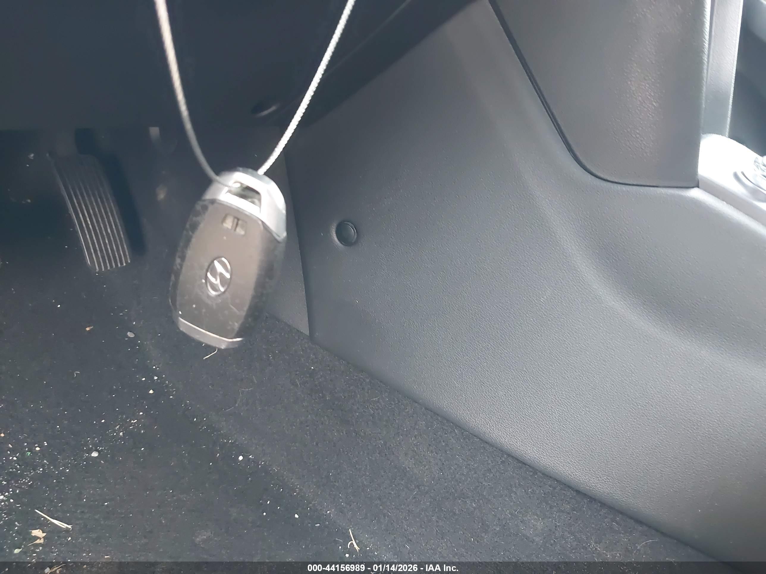 HYUNDAI KONA image 11