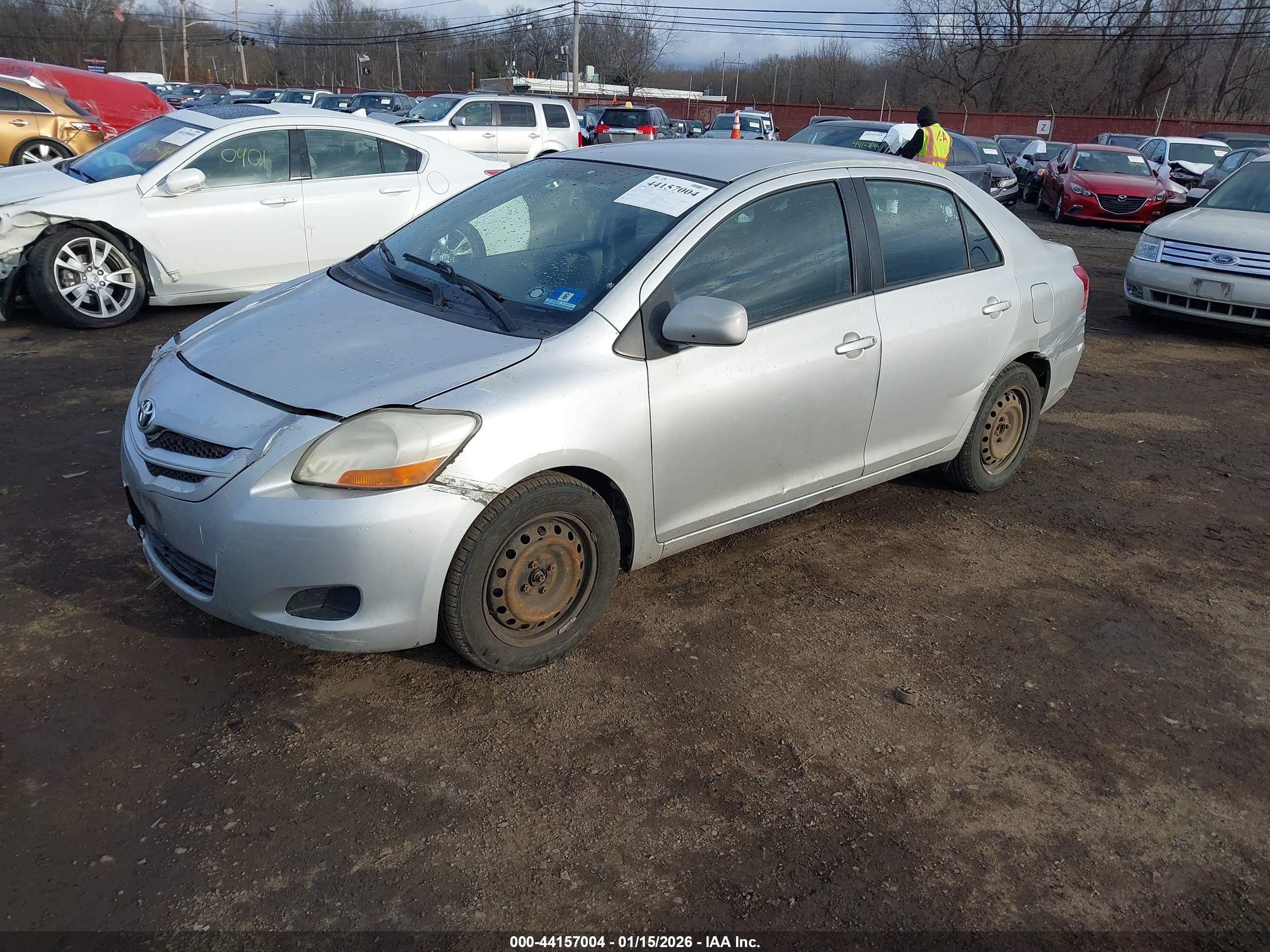 TOYOTA YARIS image 2