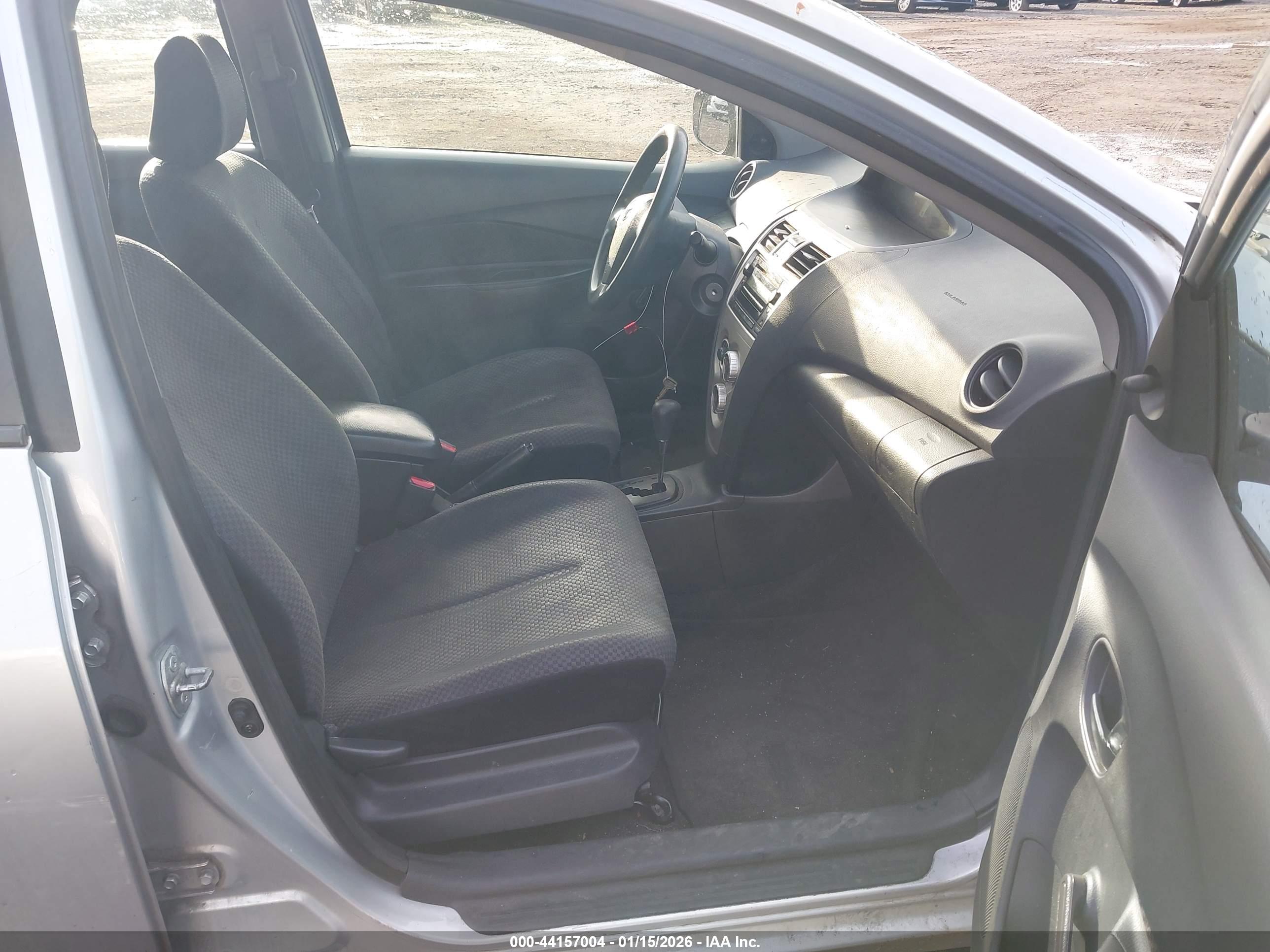 TOYOTA YARIS image 5