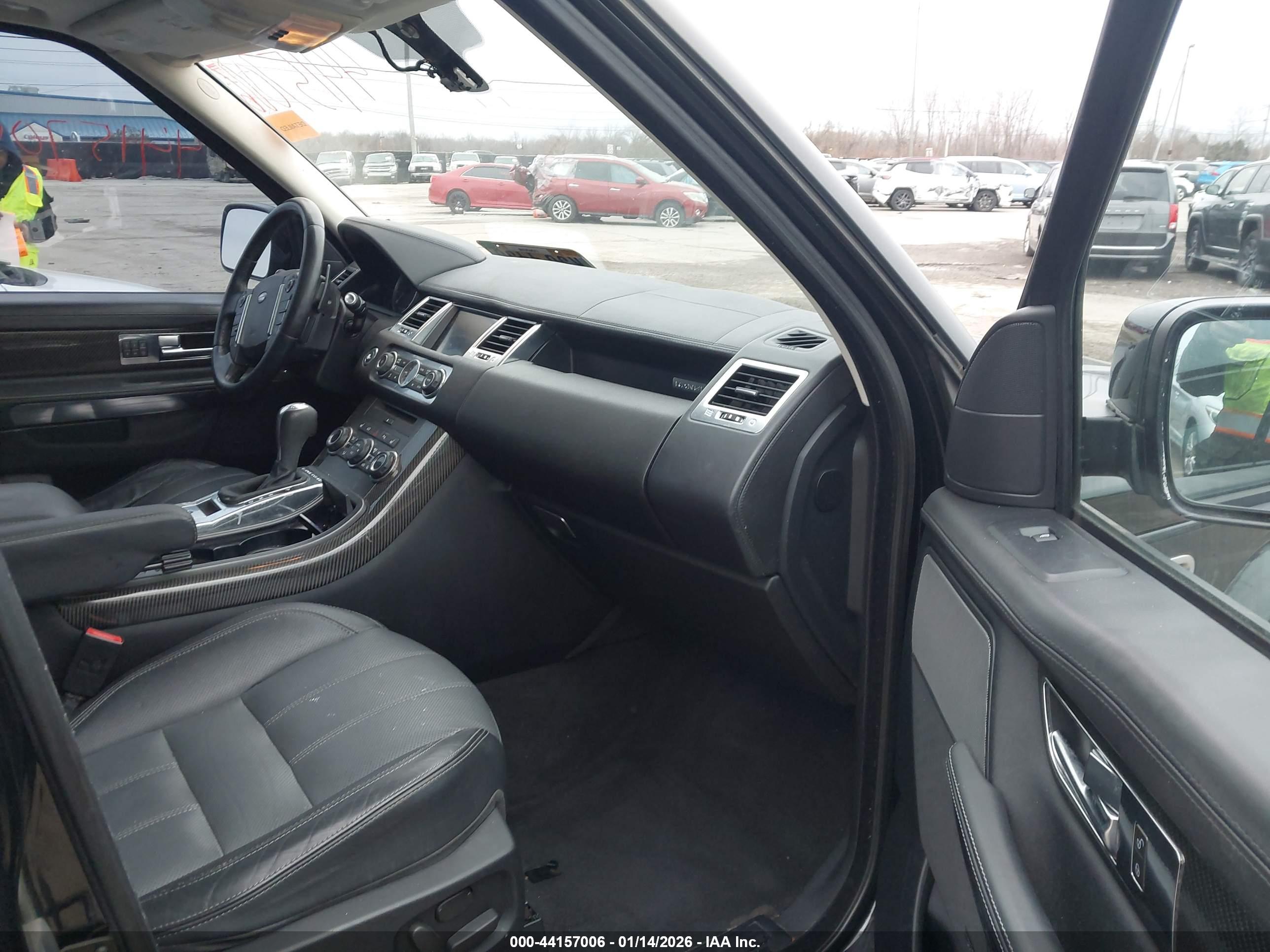 LAND ROVER image 5