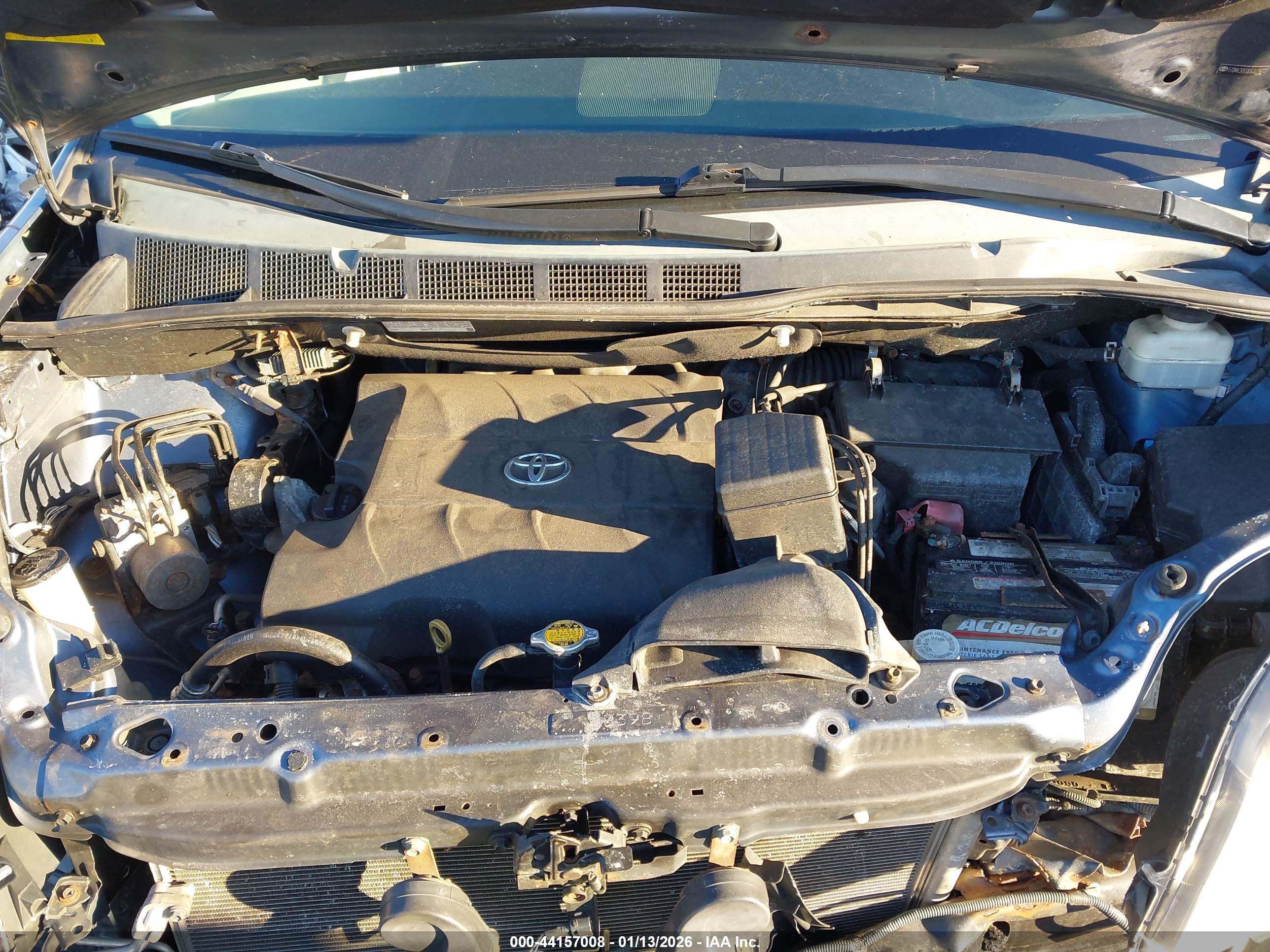 TOYOTA SIENNA image 10