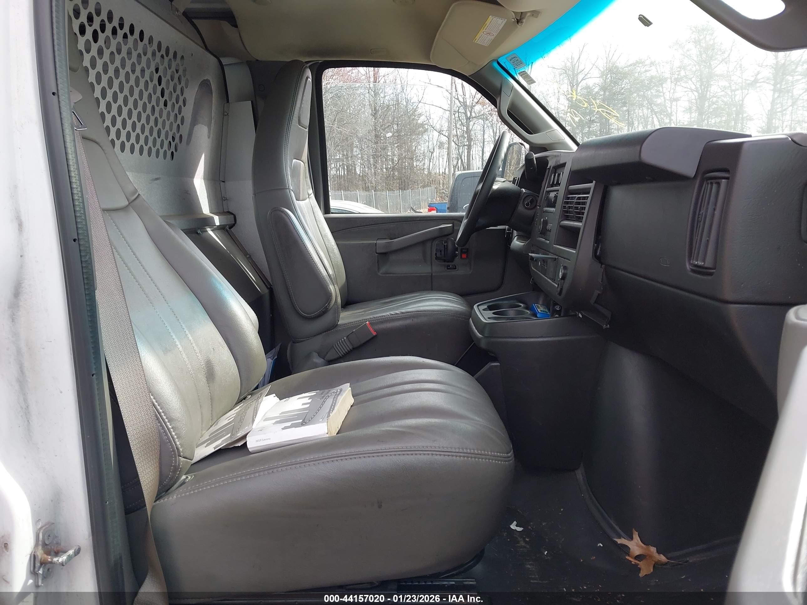 GMC SAVANA image 5