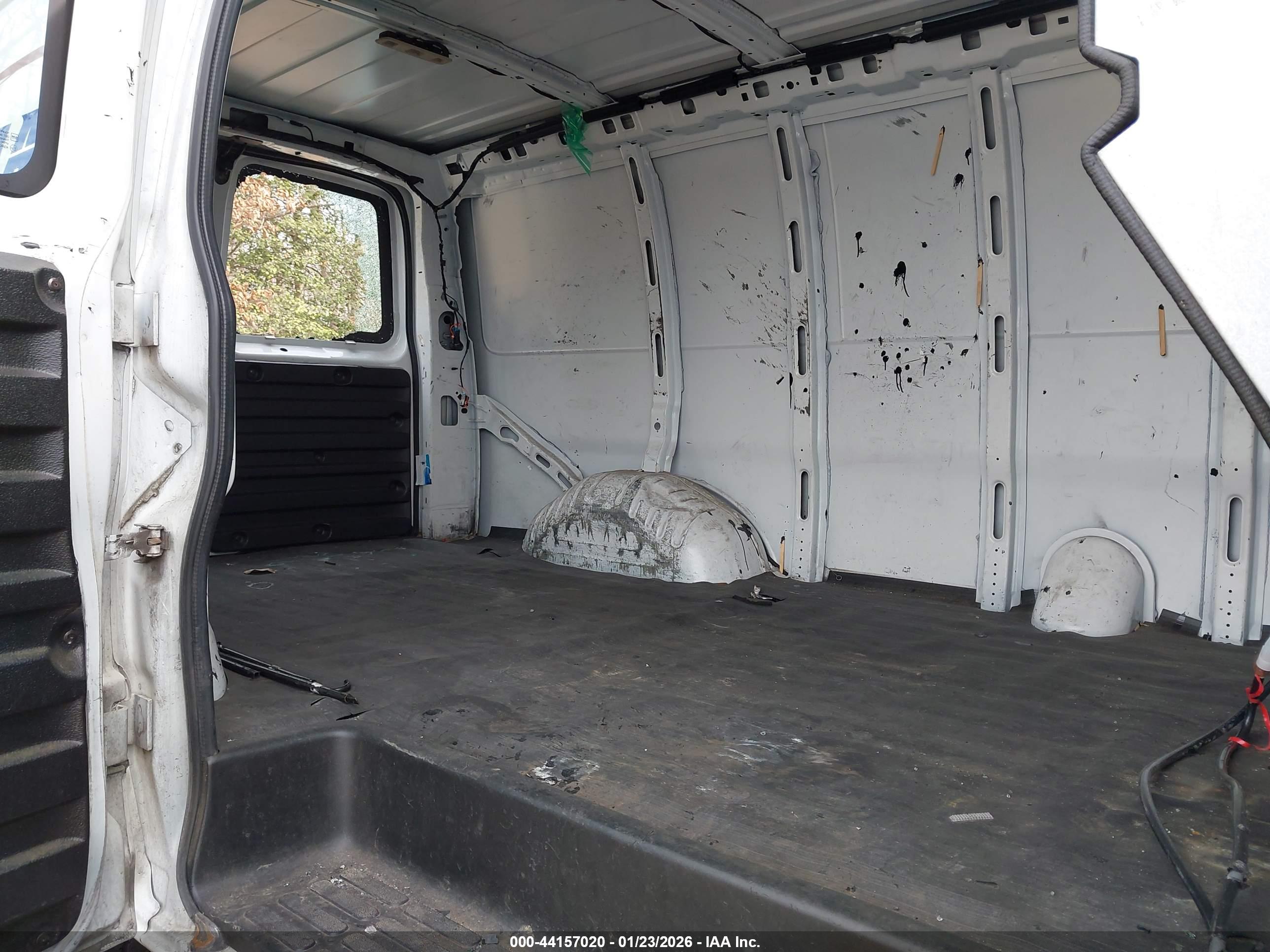 GMC SAVANA image 8