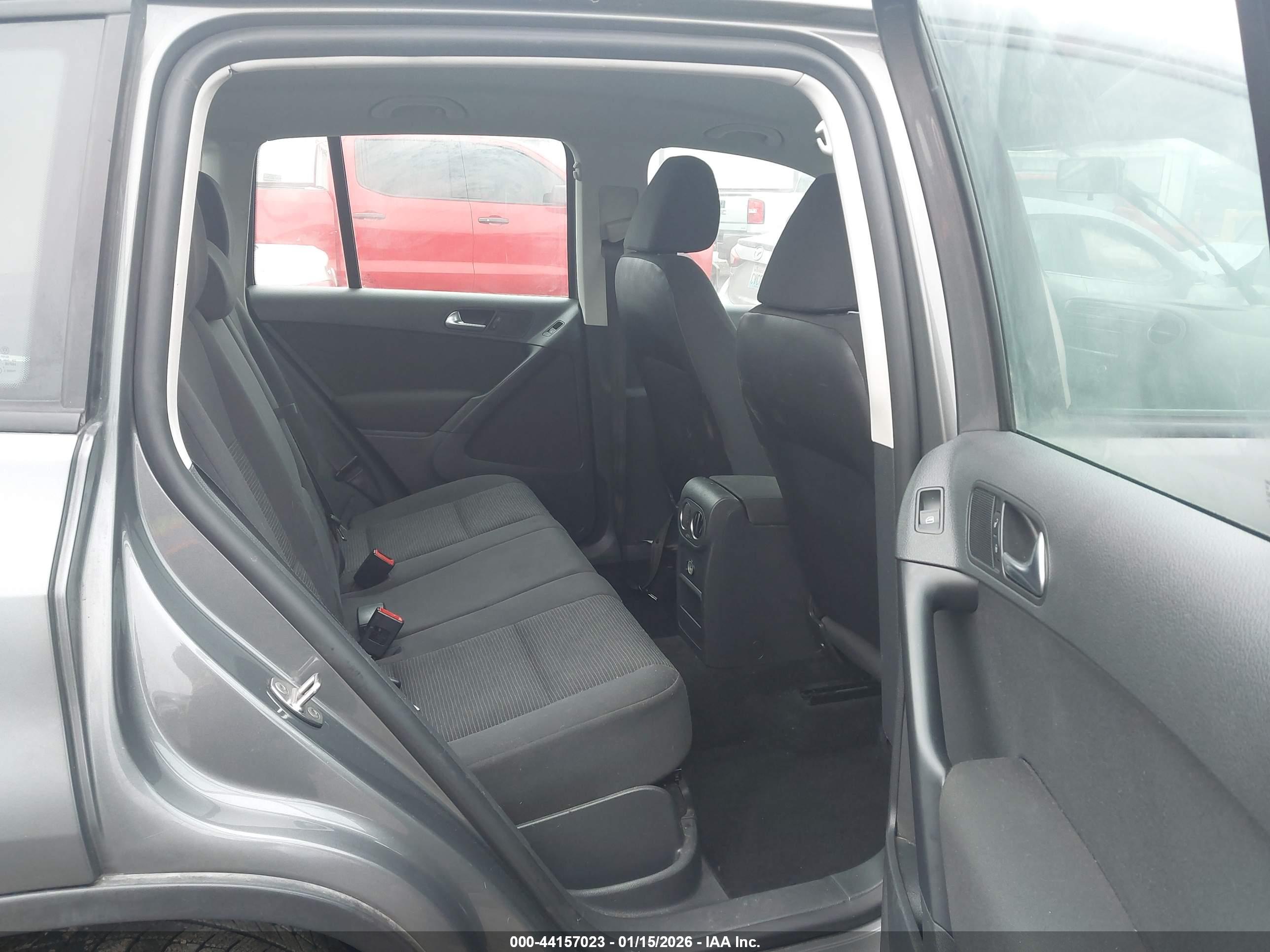 VOLKSWAGEN TIGUAN image 8