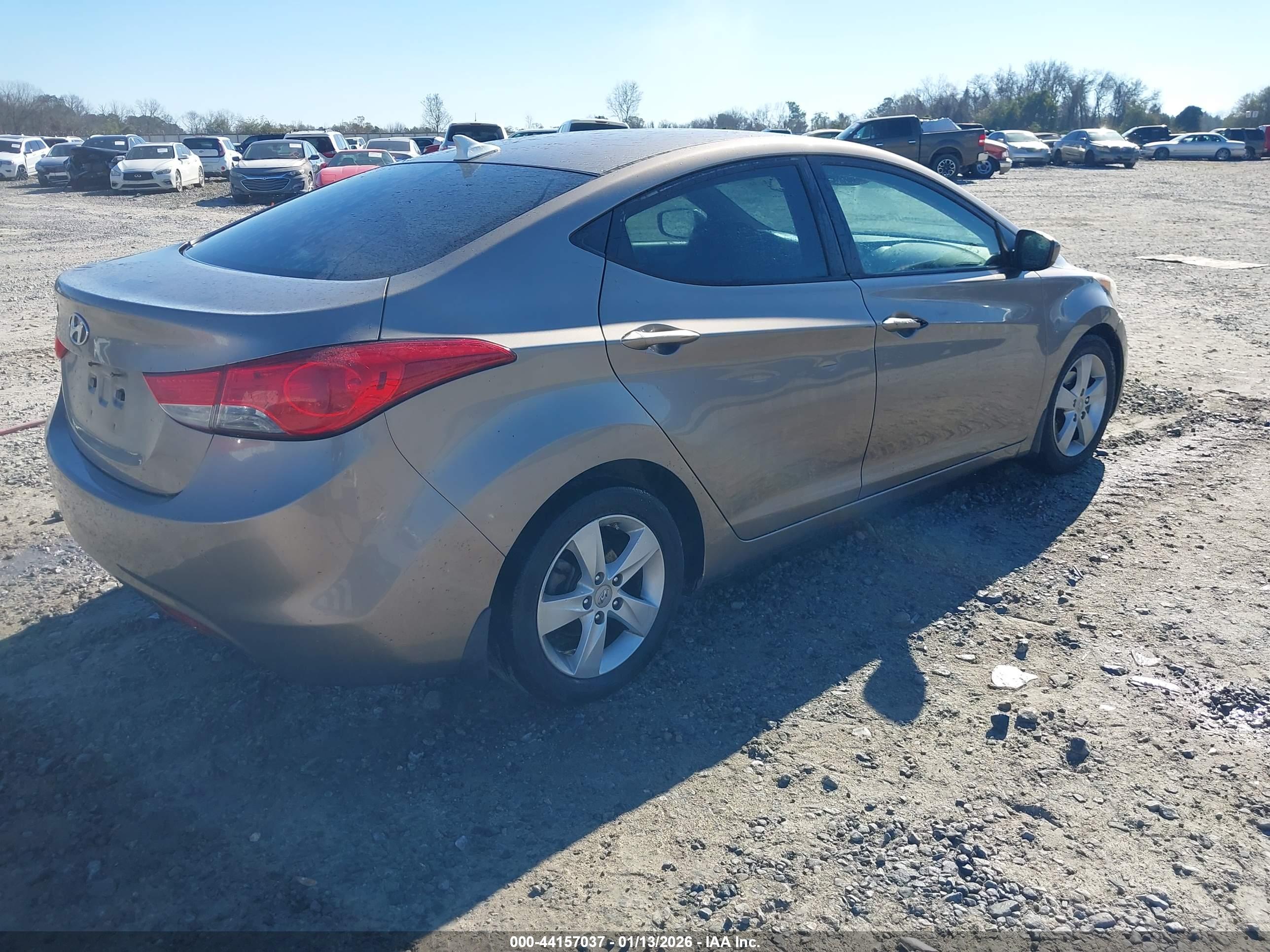 HYUNDAI ELANTRA image 4