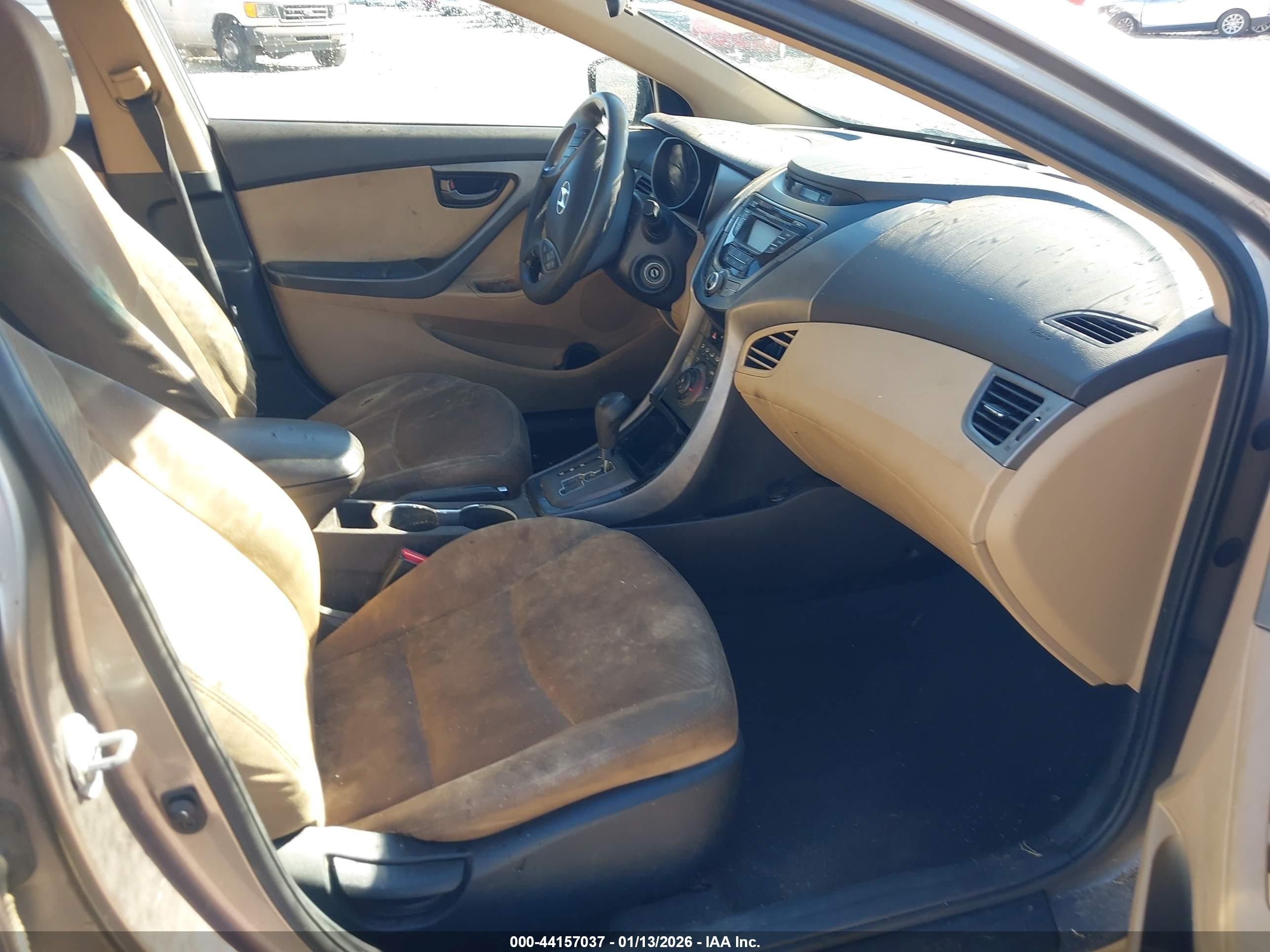 HYUNDAI ELANTRA image 5