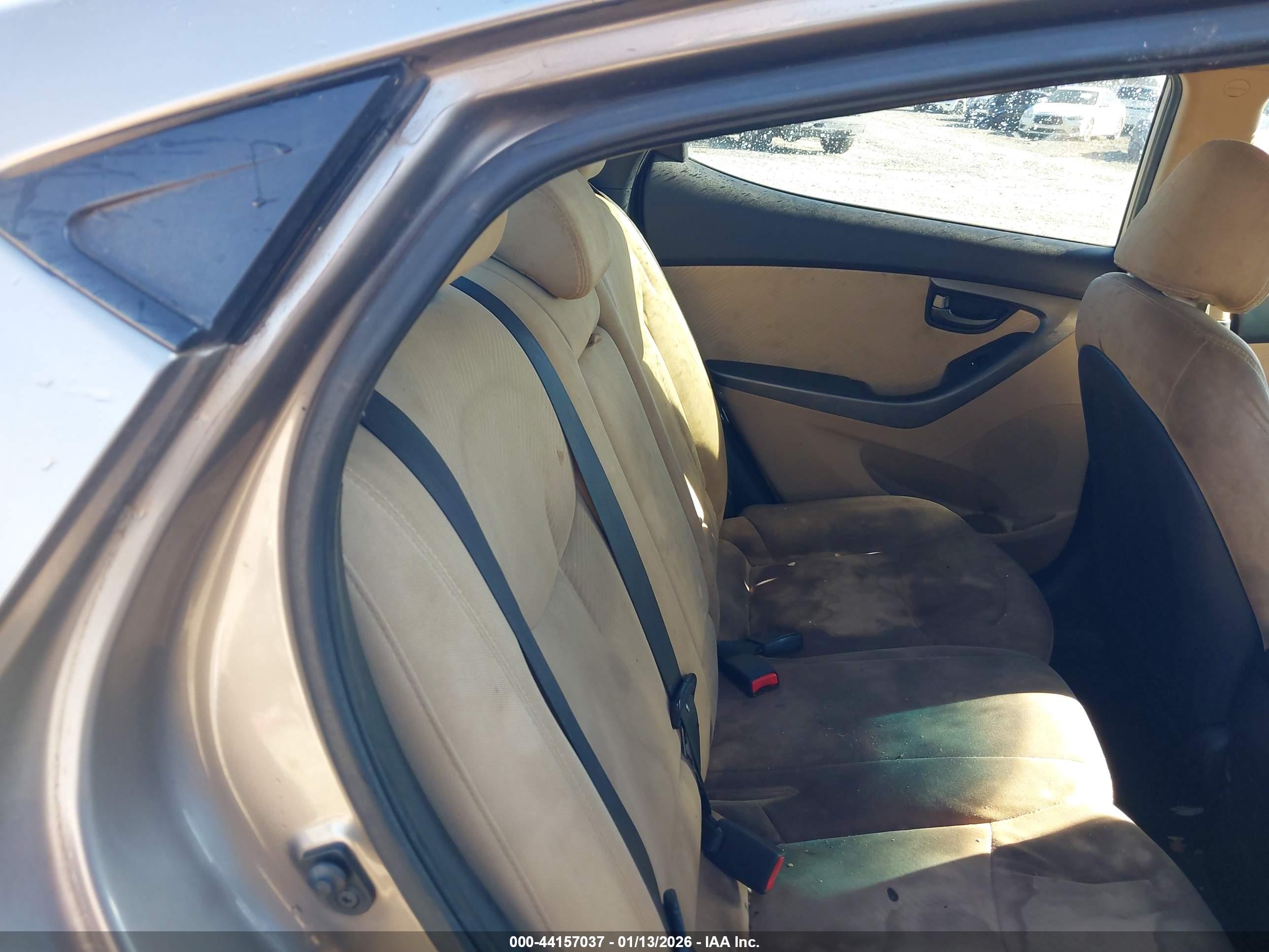 HYUNDAI ELANTRA image 8