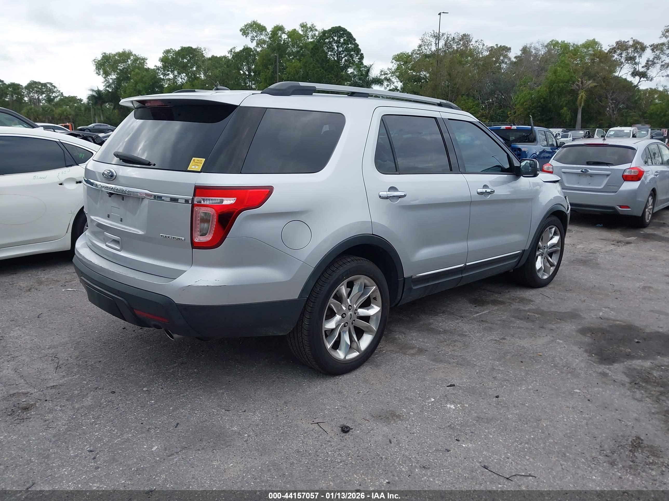 FORD EXPLORER image 4