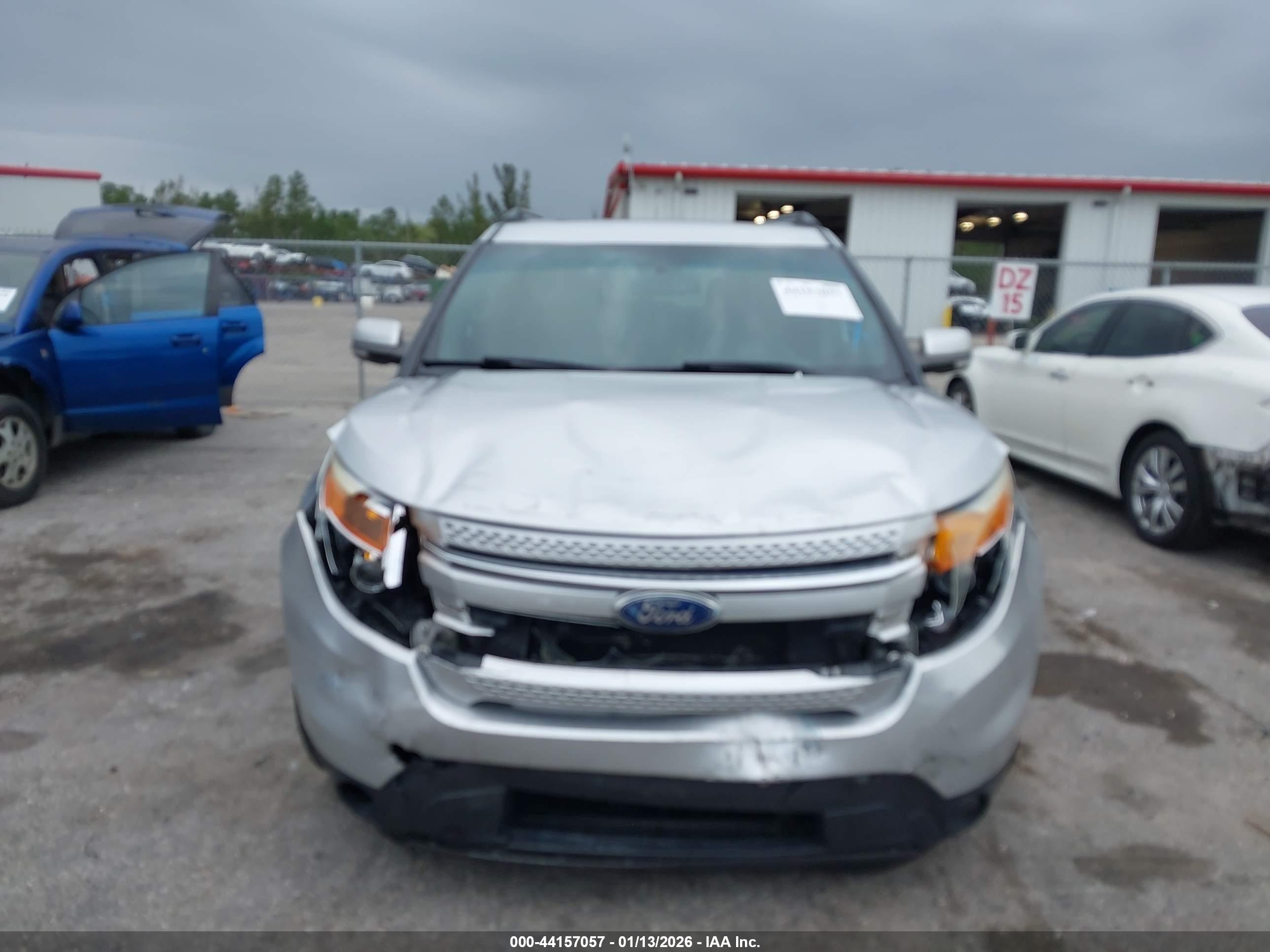FORD EXPLORER image 6