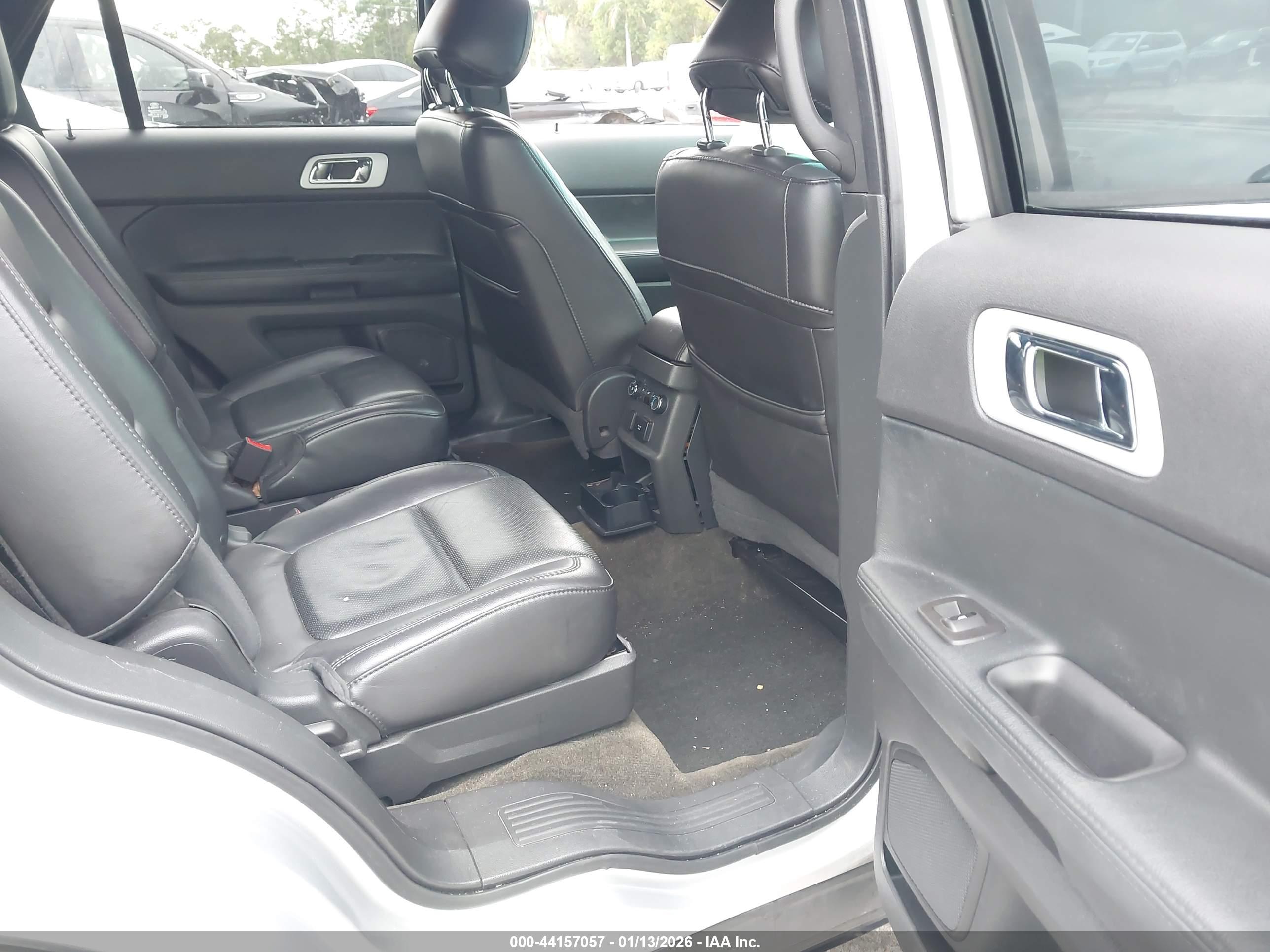 FORD EXPLORER image 8