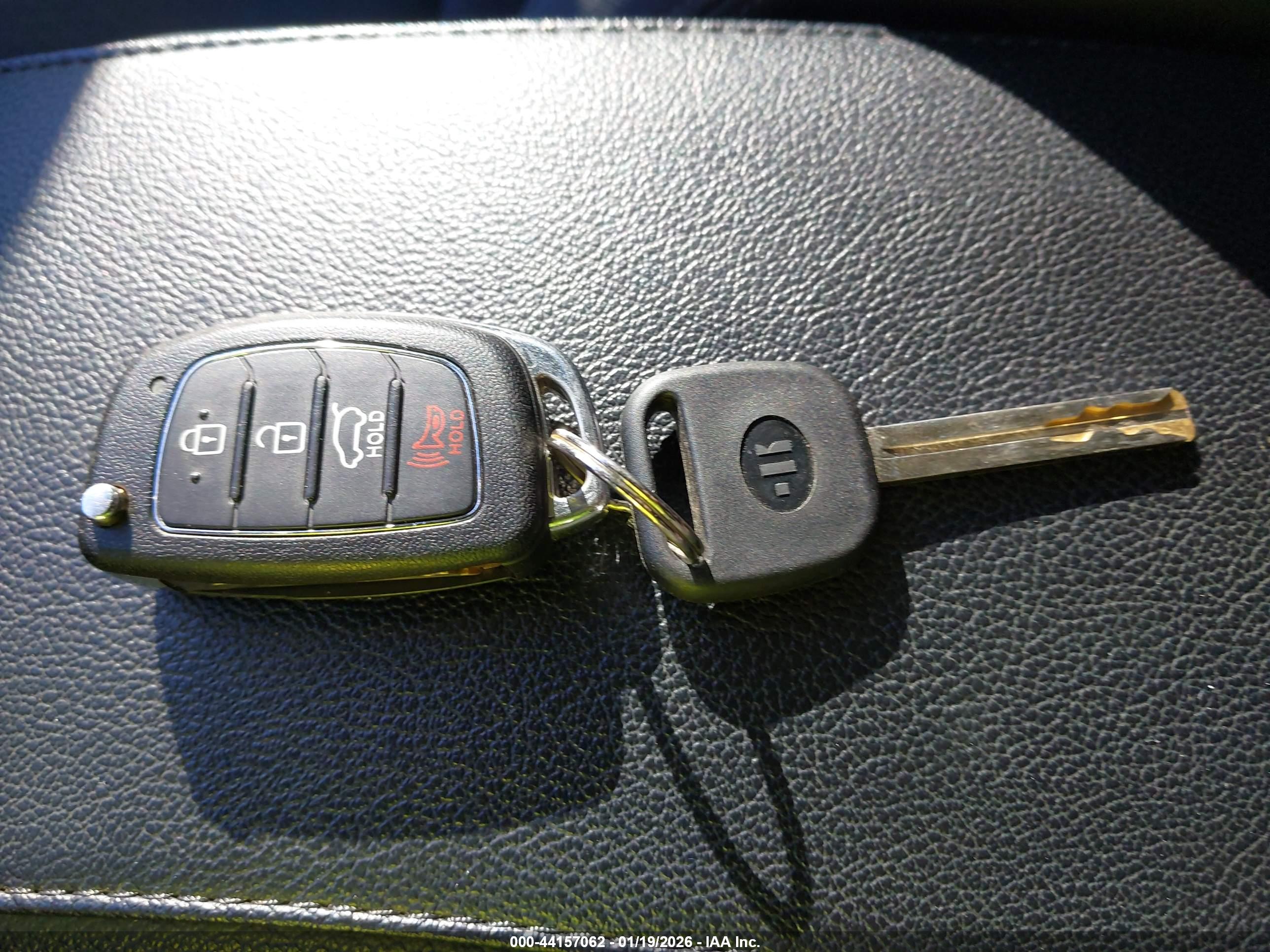 HYUNDAI TUCSON image 11