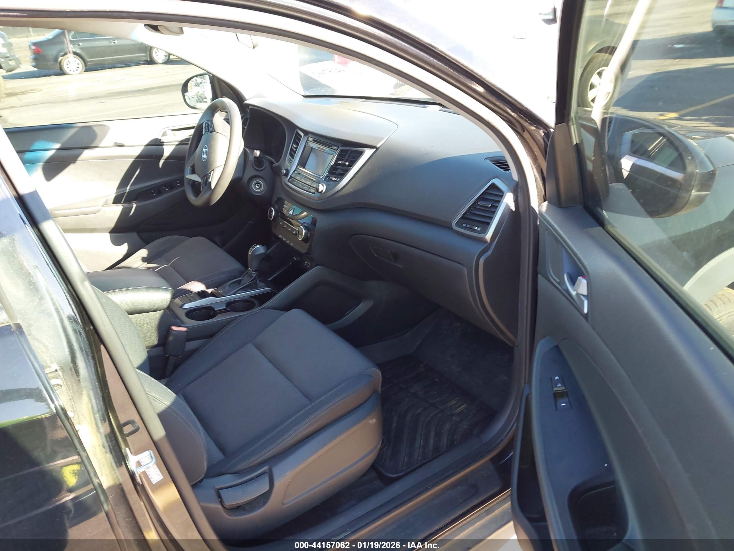 HYUNDAI TUCSON image 5