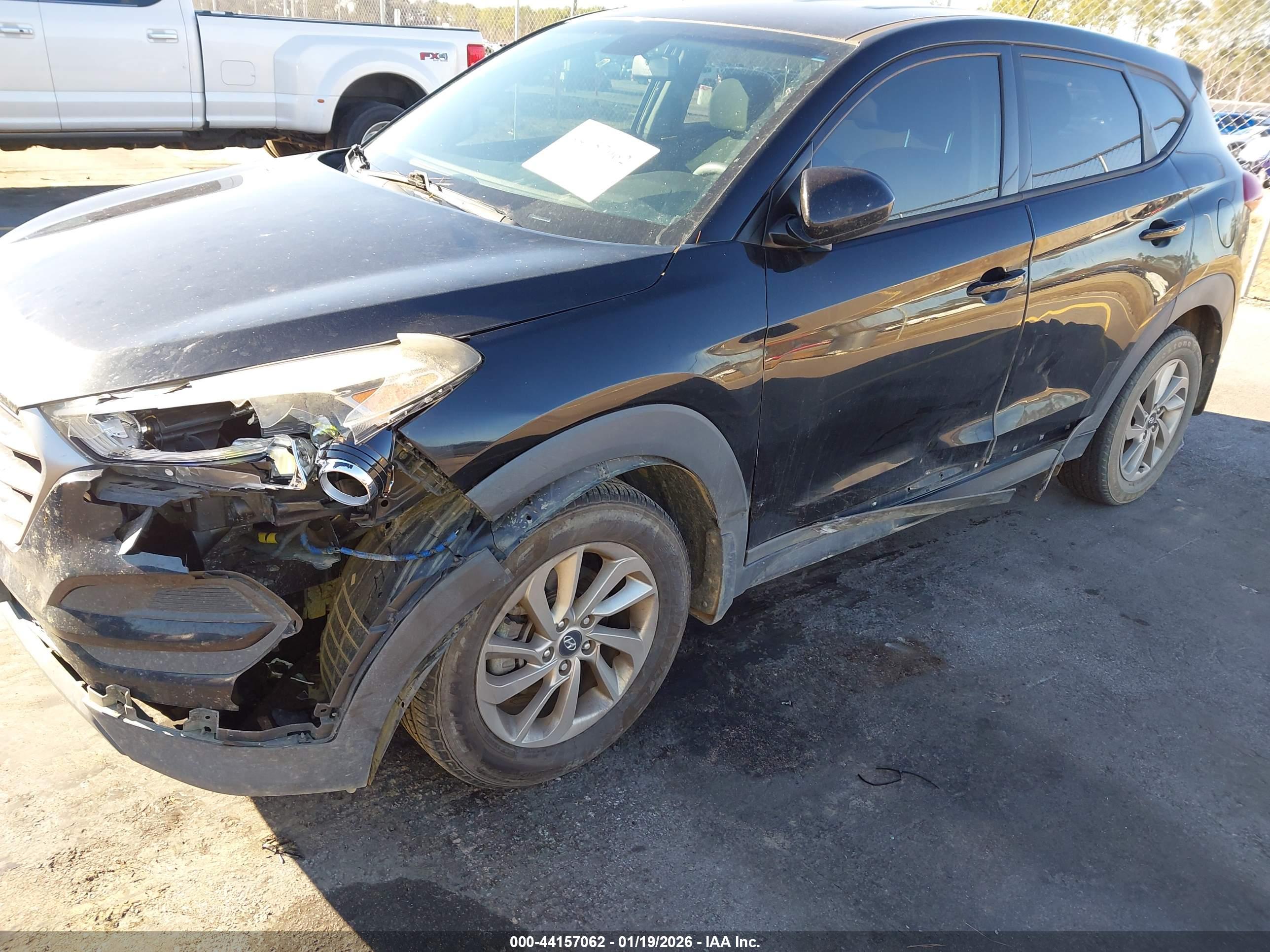 HYUNDAI TUCSON image 6