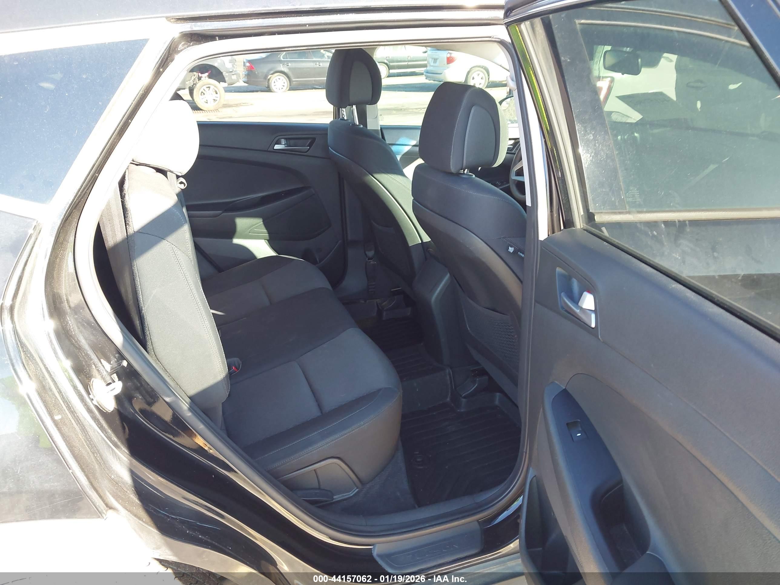 HYUNDAI TUCSON image 8