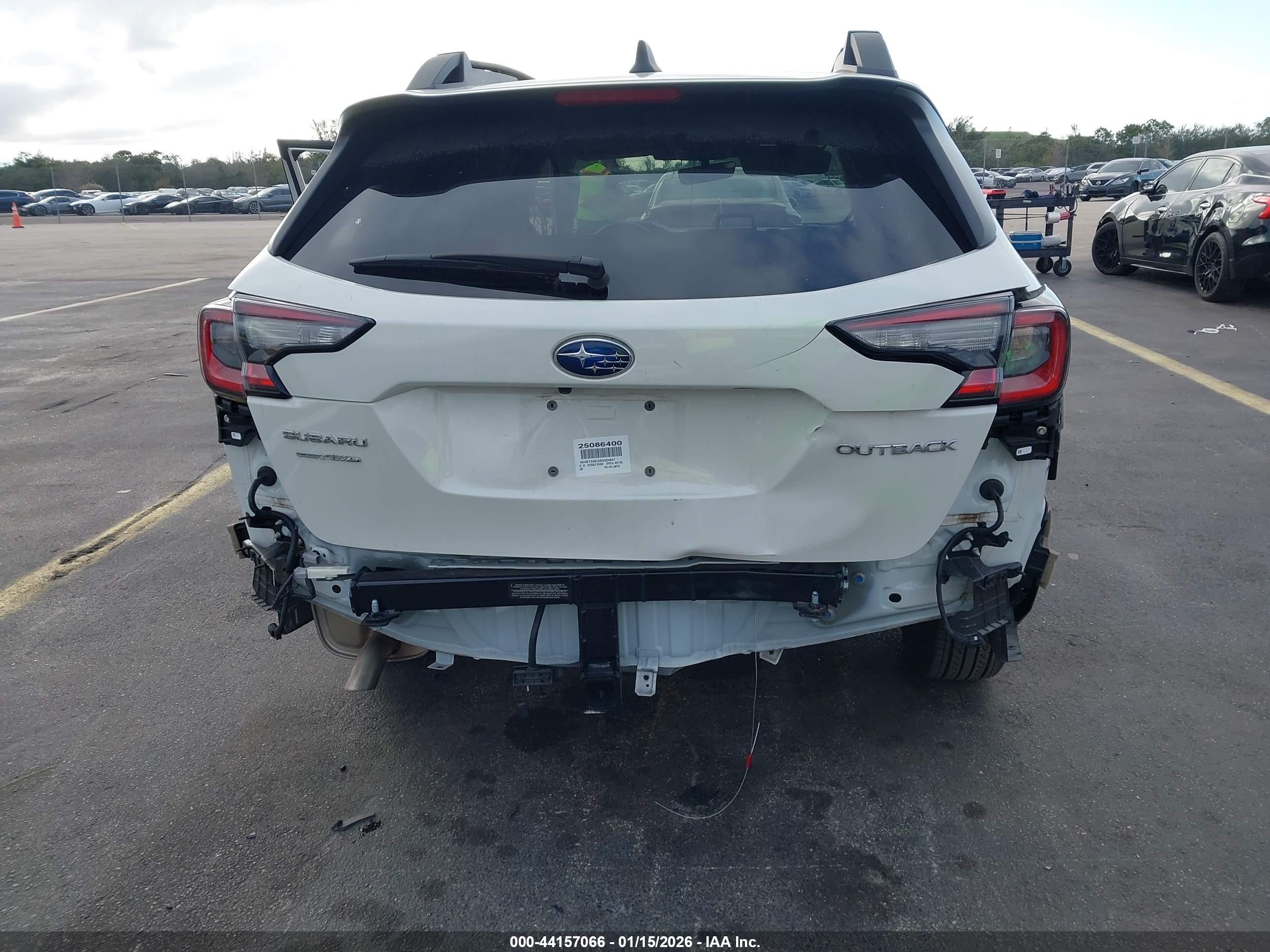SUBARU OUTBACK image 6
