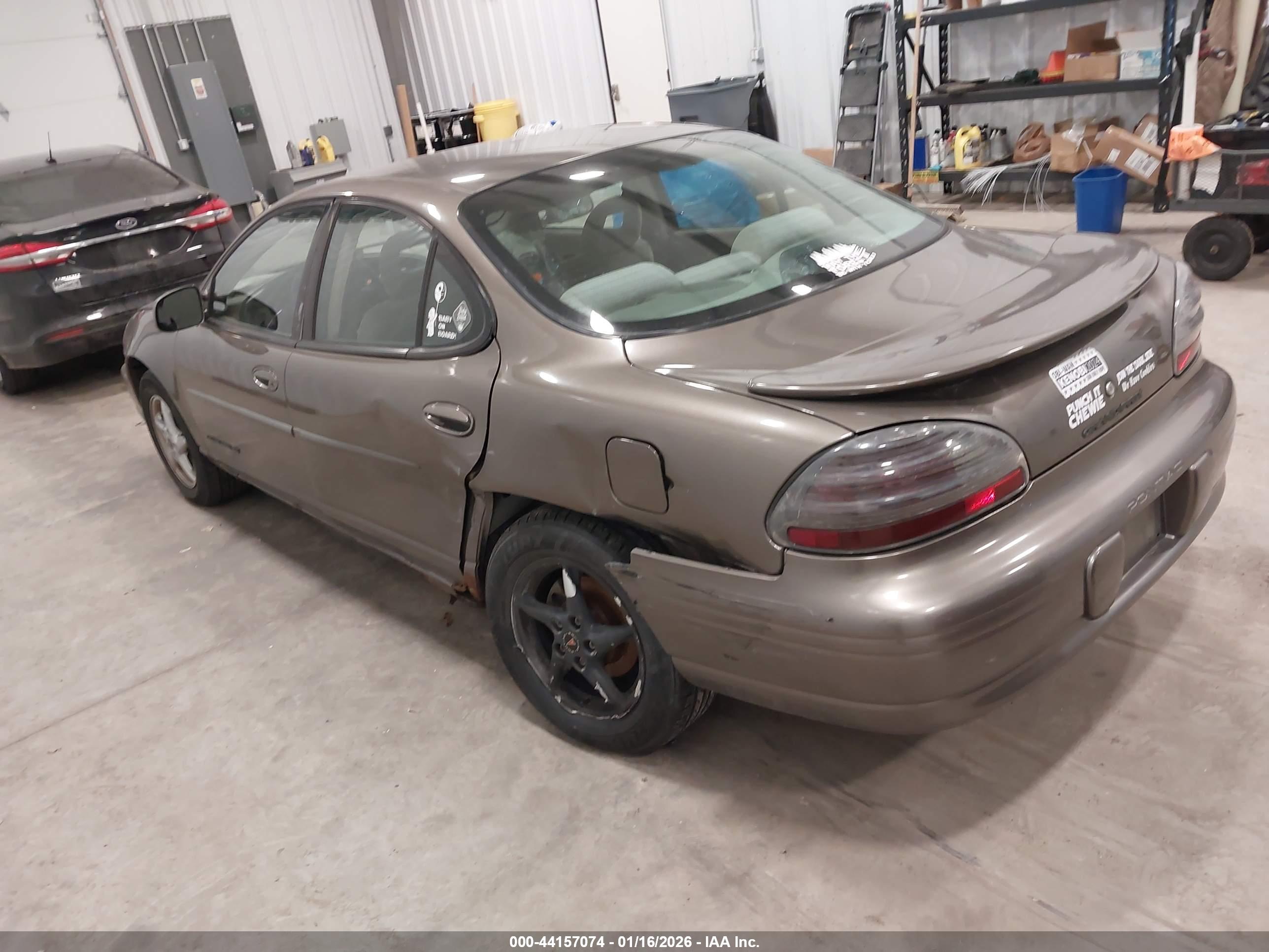 PONTIAC GRAND image 3