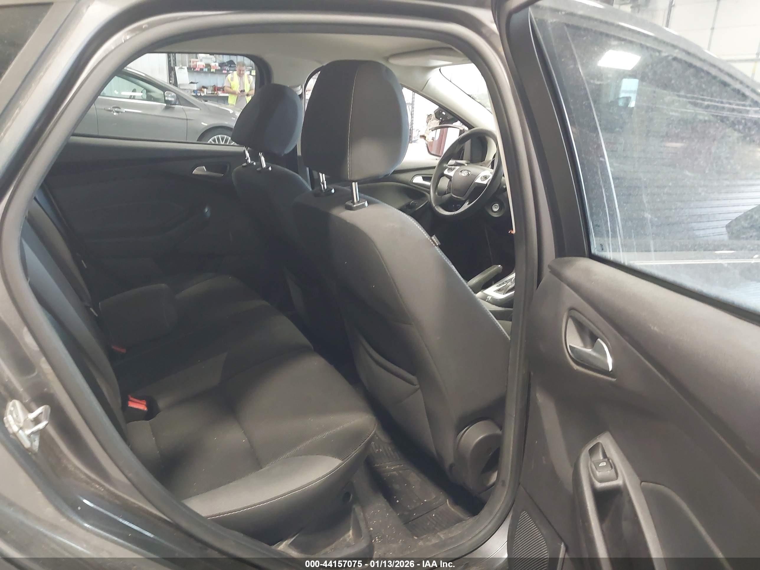 FORD FOCUS image 8
